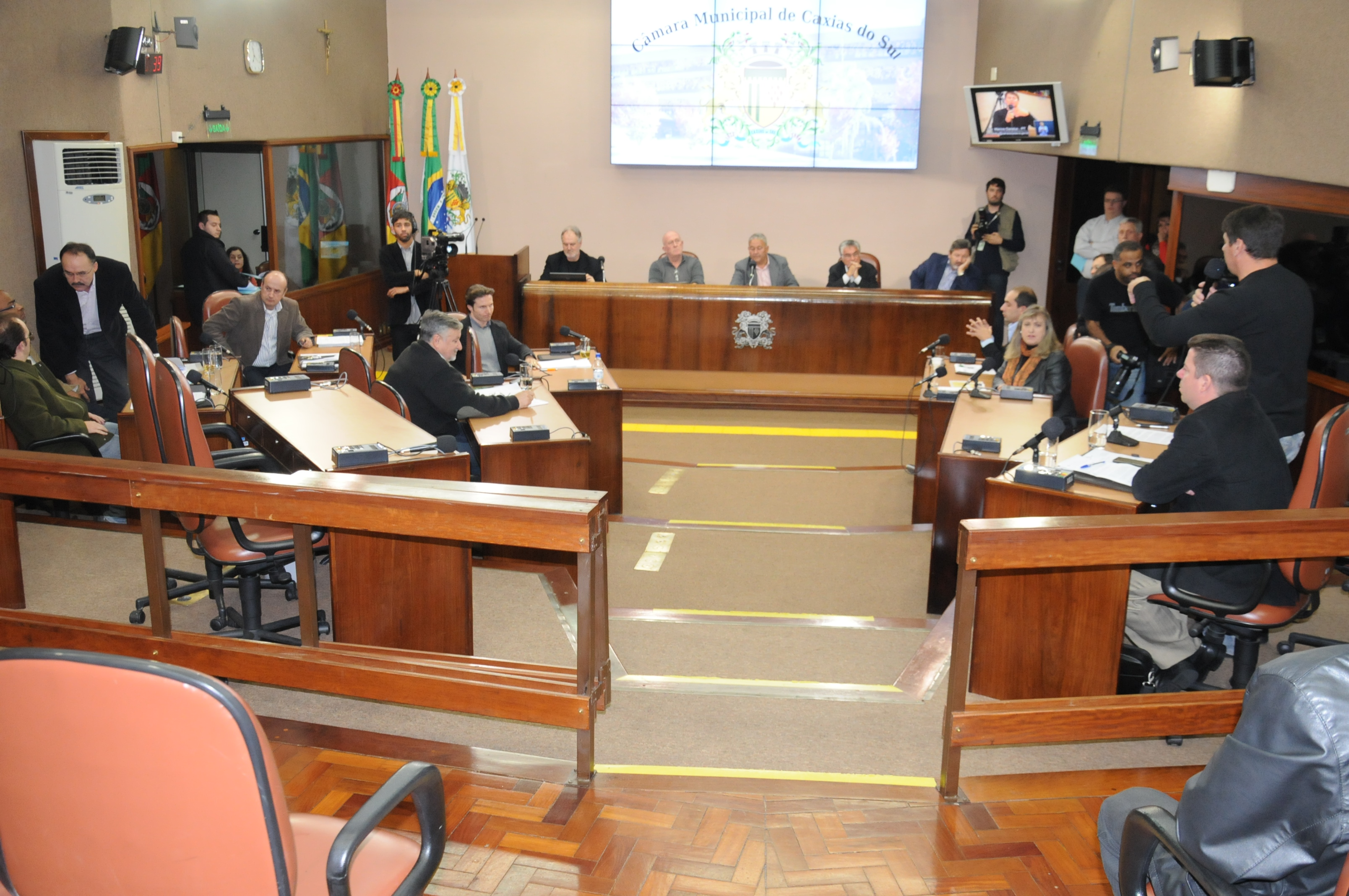 Derrubado reajuste de subsídios de prefeito, secretários e vereadores para 2013