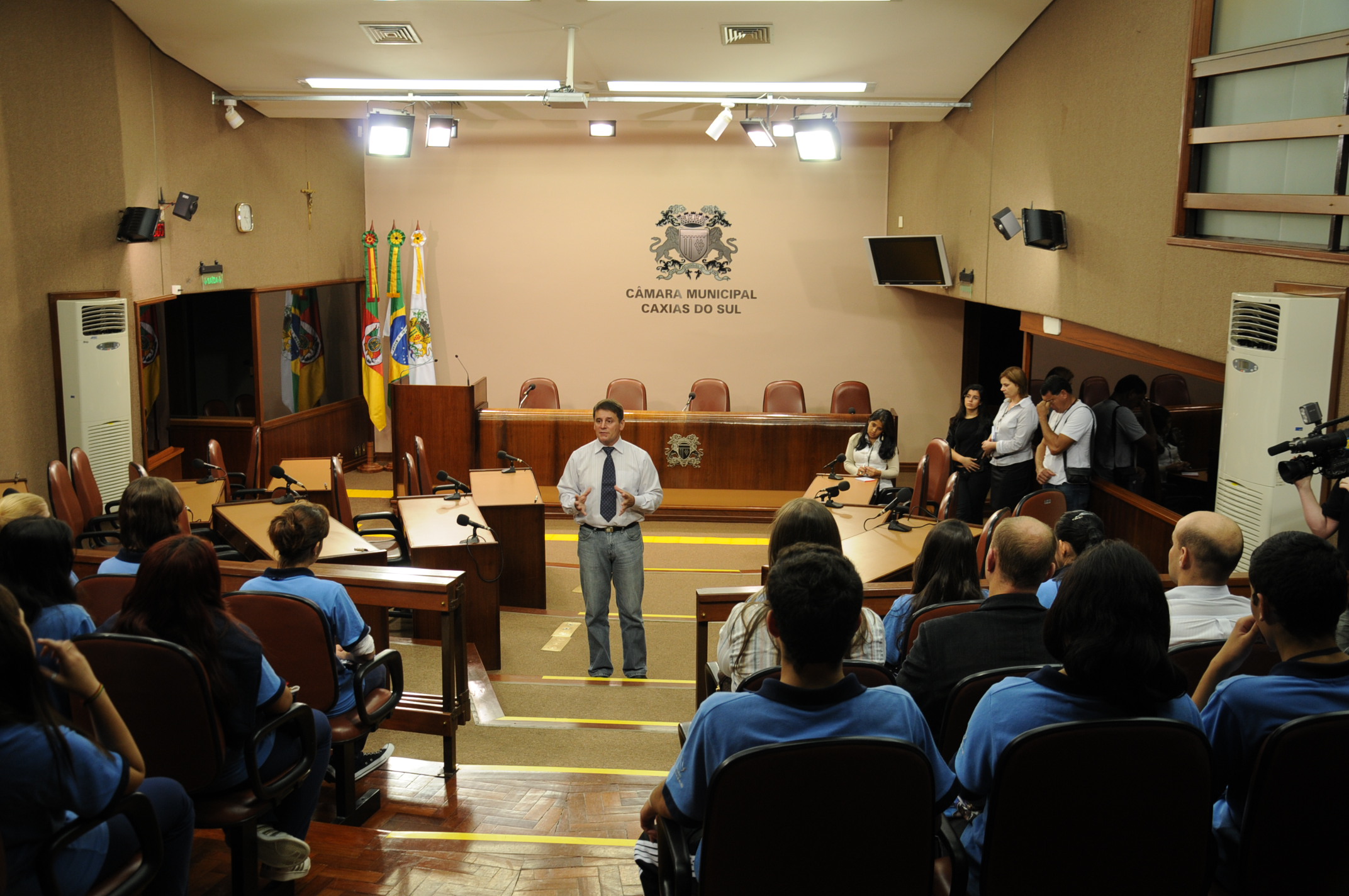 Câmara recebe alunos do projeto Pescar da CDL Jovem