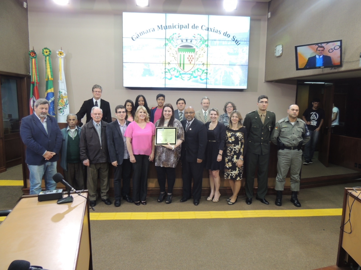 Escola Província de Mendoza recebe homenagem pelos 100 anos