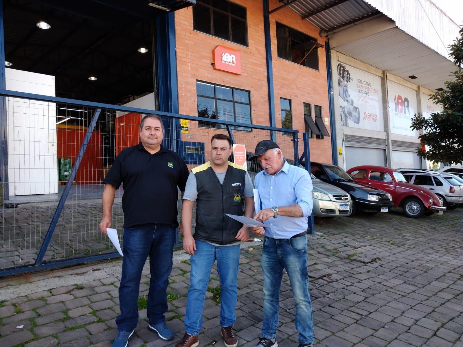 Camillis acompanha vistoria em bairros com servidores da SMTTM