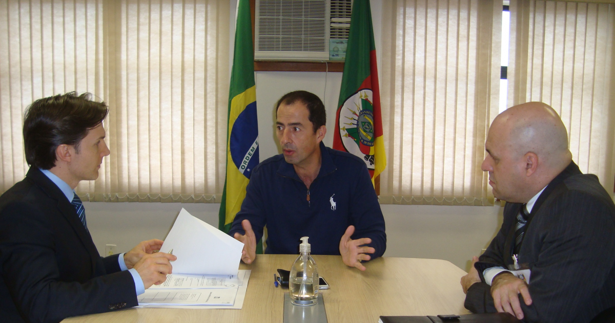 Vereador Daniel Guerra reúne-se com o Ministério Público para tratar da saúde em Caxias 