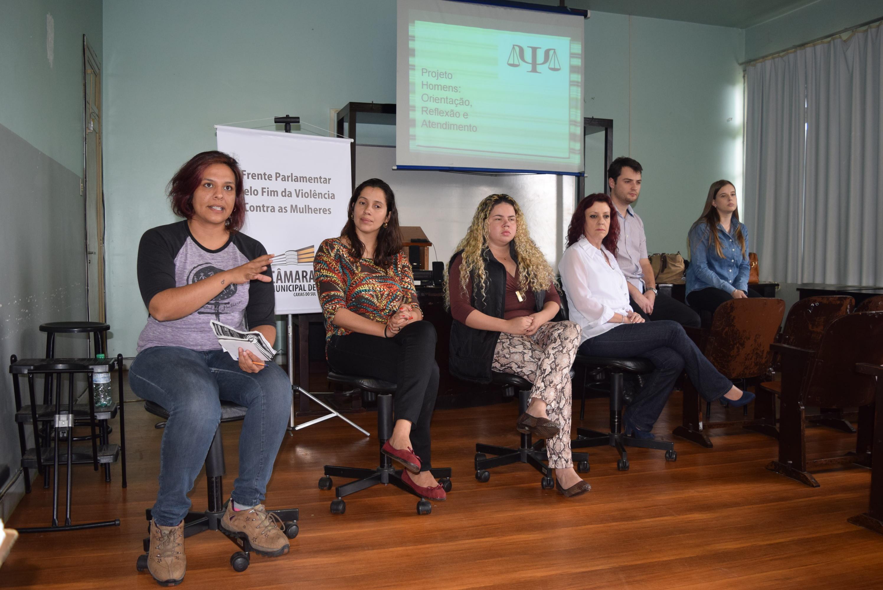 Bate-papo com estudantes do Cristóvão aborda a necessidade de combater situações de agressão ao público feminino 