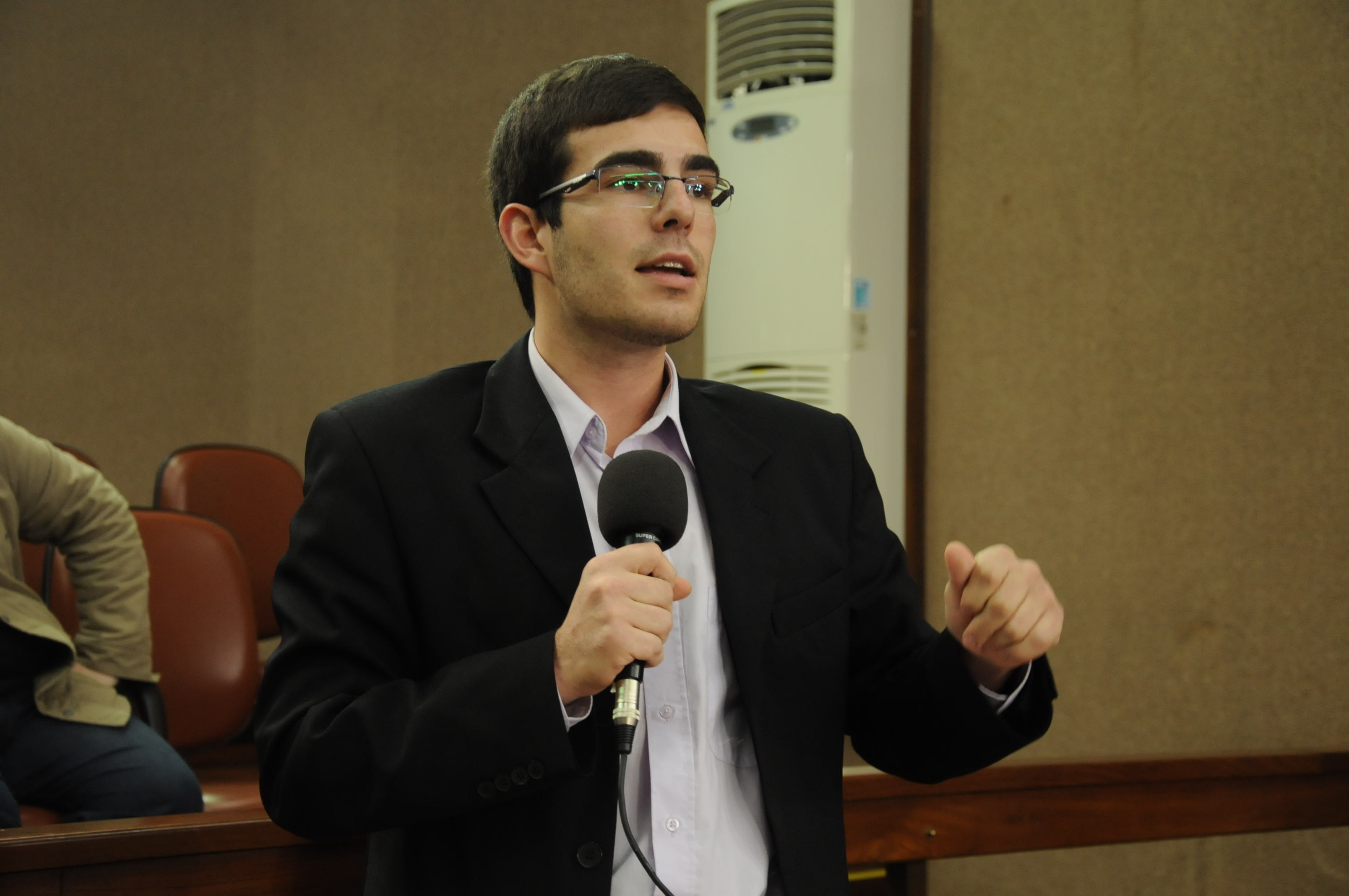 Vereador Rafael Bueno defende o aumento do número de táxis