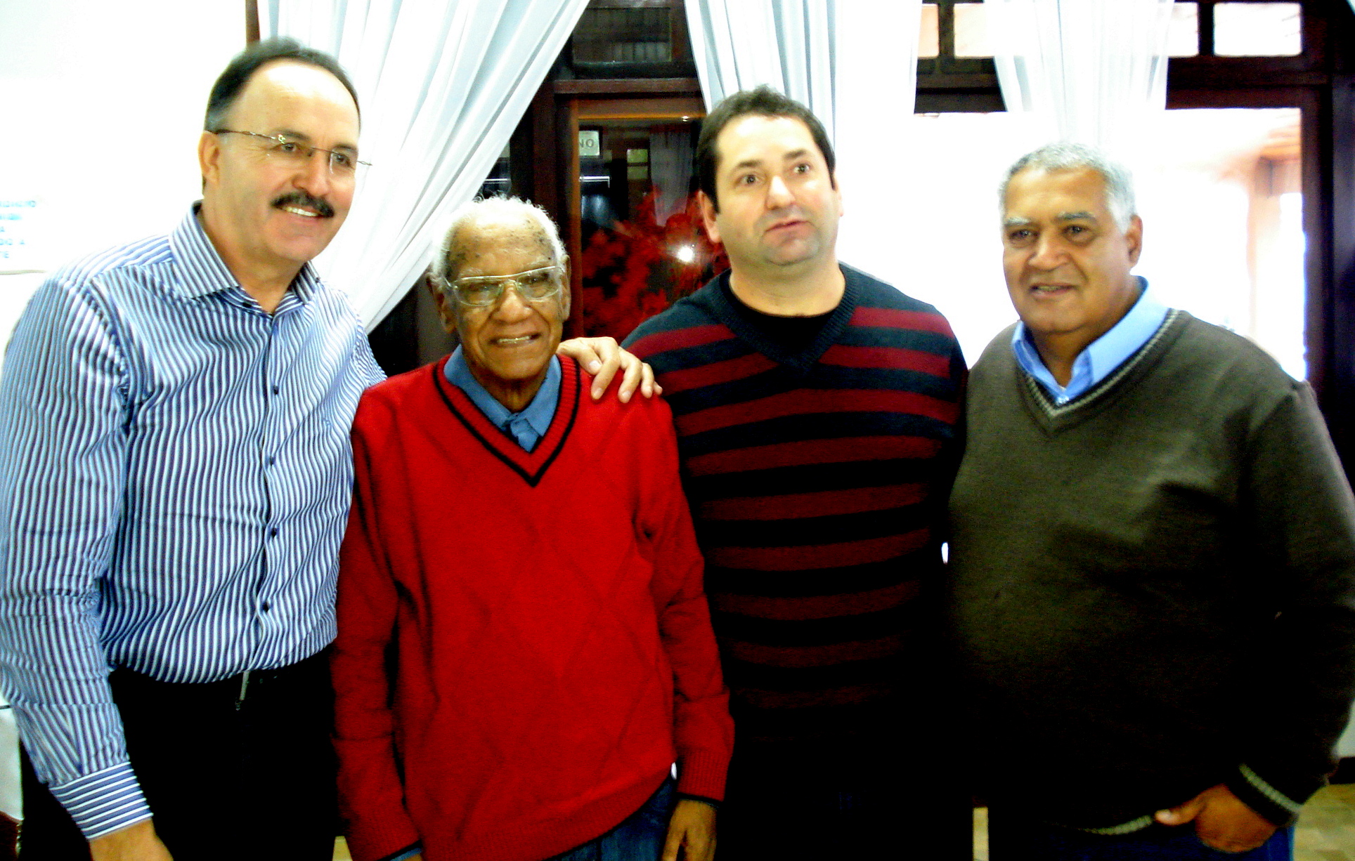 Leia mais sobre Mauro Pereira participa de aniversário de 90 anos do amigo Firmo Carneiro, em Vacaria