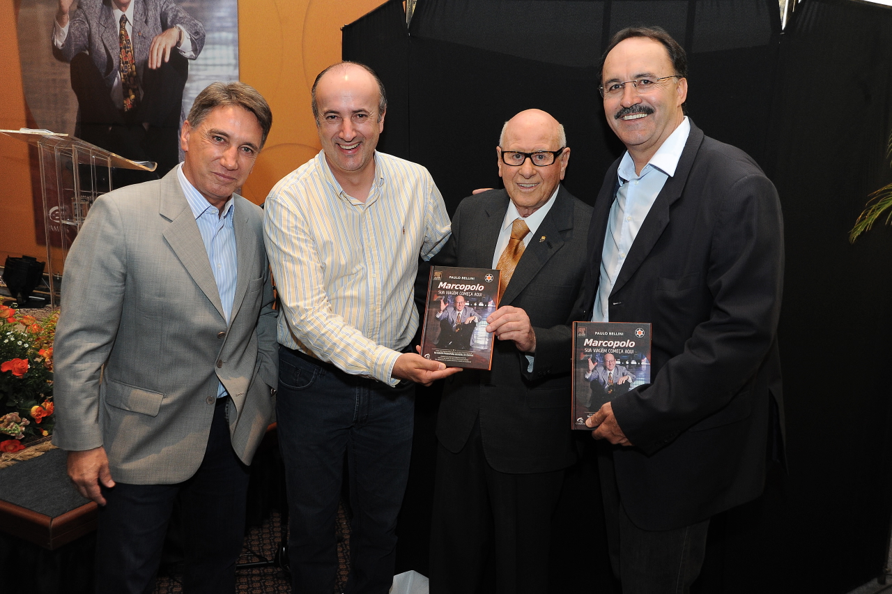 Vereador Mauro Pereira prestigia lançamento de livro de Paulo Belini, da Marcopolo