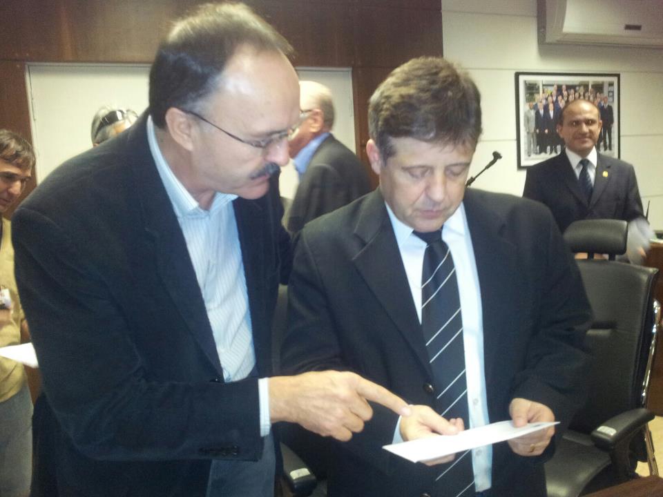 Mauro Pereira participa da assinatura da Cessão de Uso do imóvel da Ceasa Serra