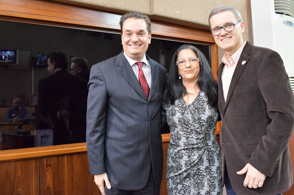 Mão Amiga, João Marcos Fruet e Maria Nilva Kich são agraciados com o Mérito Comunitário 2015
