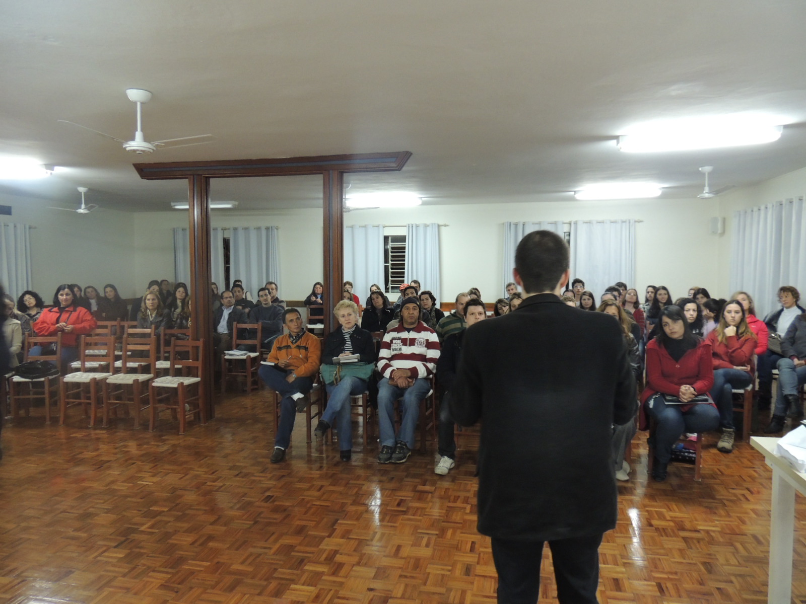 Vereador Rafael Bueno participa de congresso sobre educação