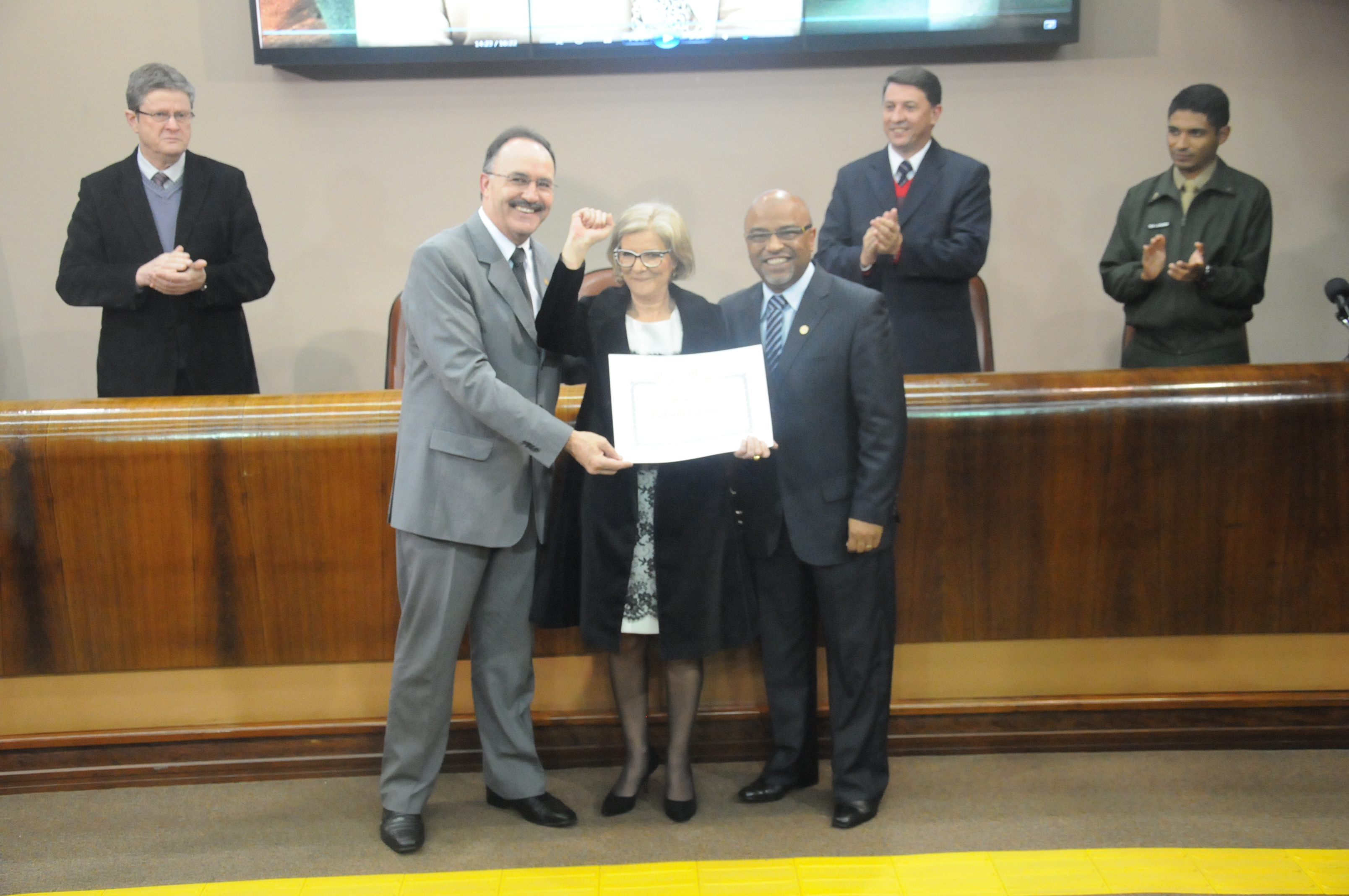 Luiza da Motta é congratulada com o título de Cidadã Caxiense
