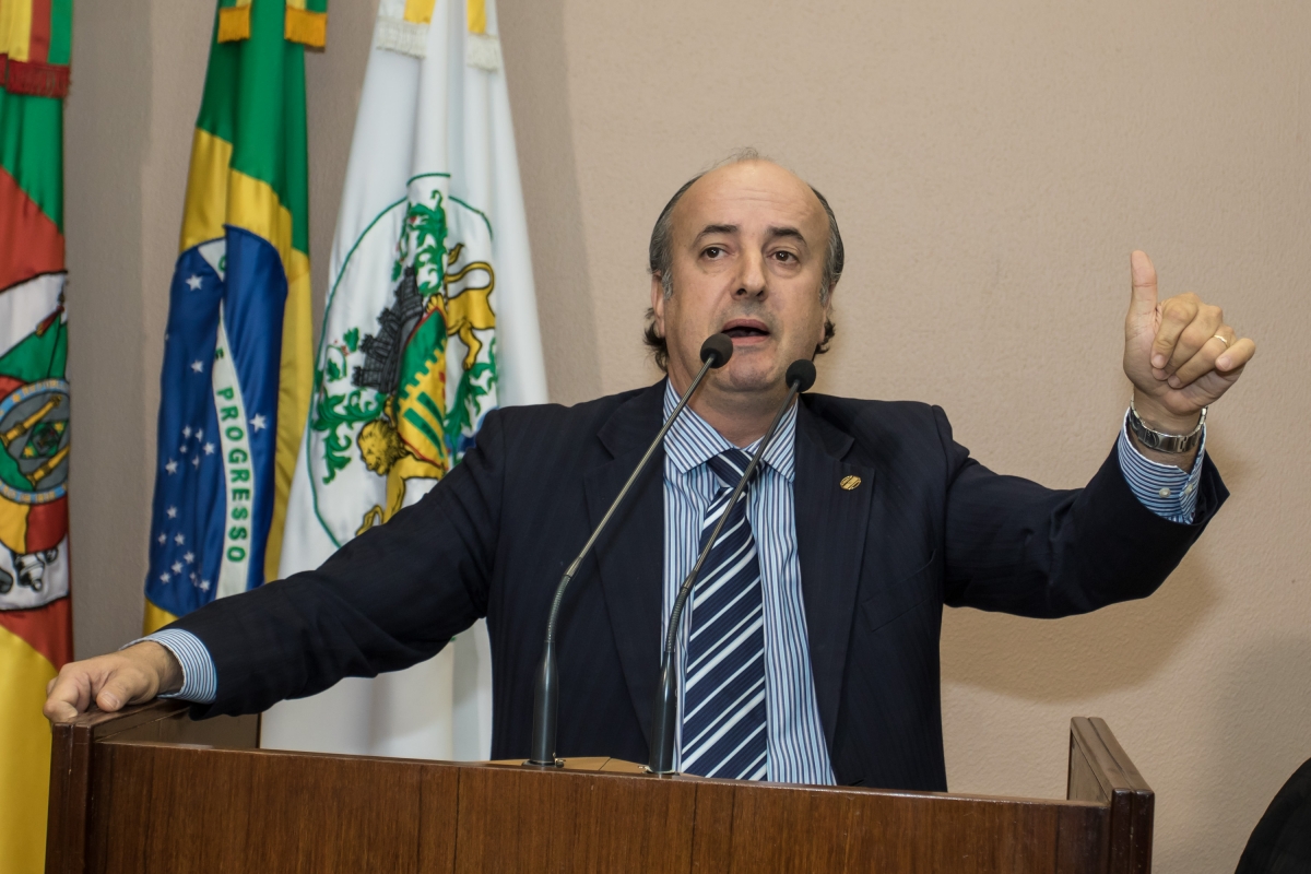 Parlamentar Gustavo Toigo defende ações de incentivo à leitura em Caxias do Sul