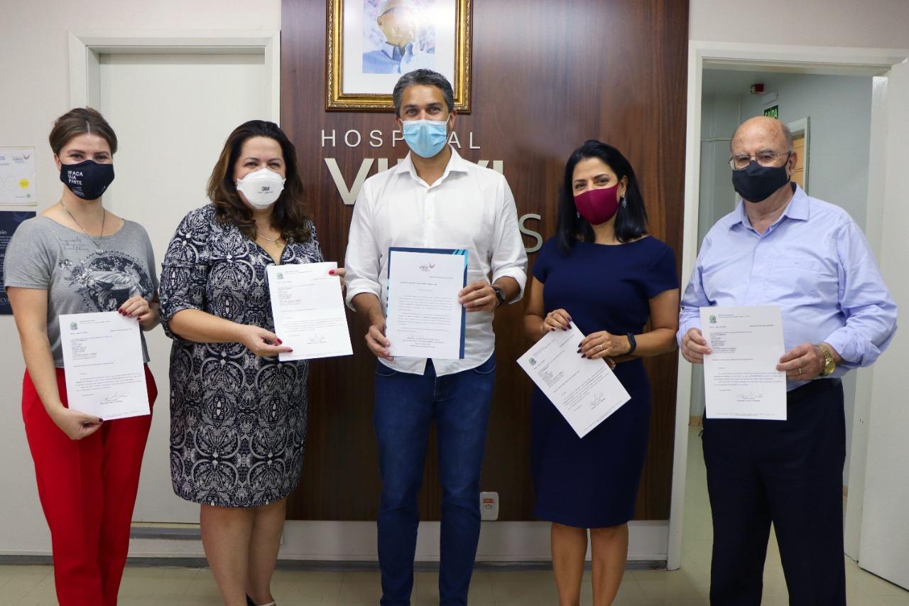 Marisol Santos participa de entrega de emenda do deputado Daniel Trzeciak a hospital caxiense