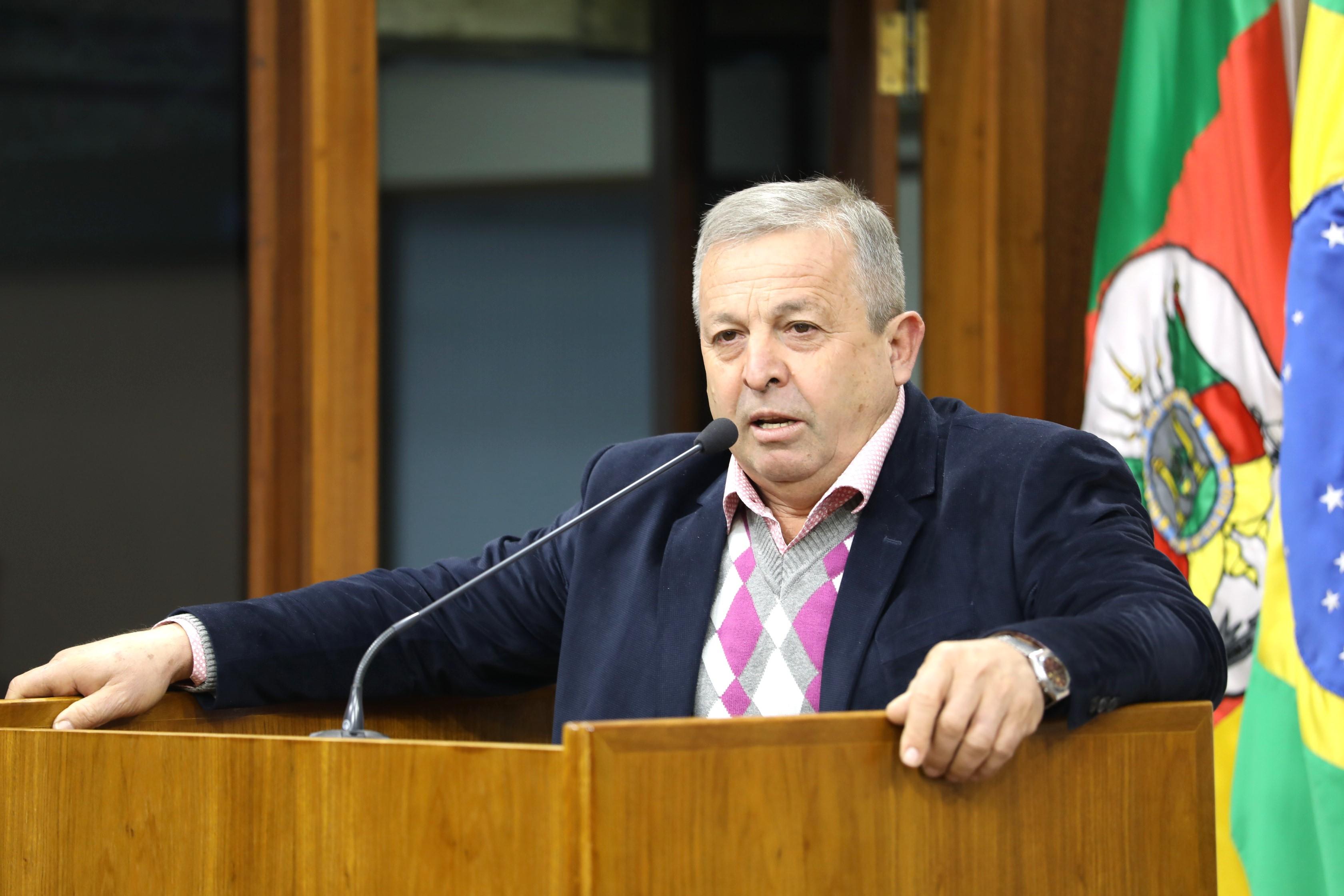 Velocino Uez retorna ao Legislativo Municipal e reflete sobre desafios em Caxias do Sul