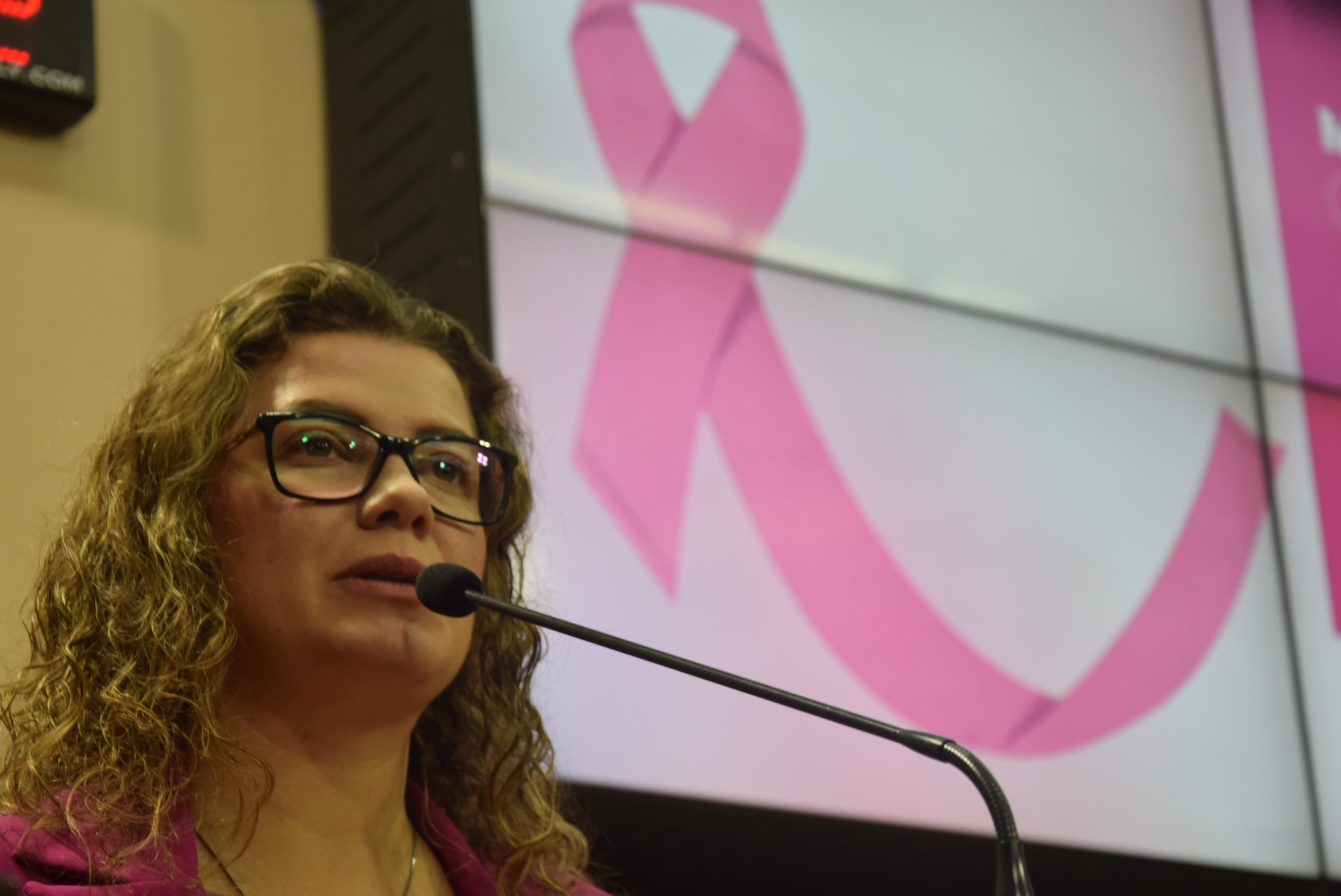 Tatiane Frizzo alerta para a prevenção ao câncer de mama