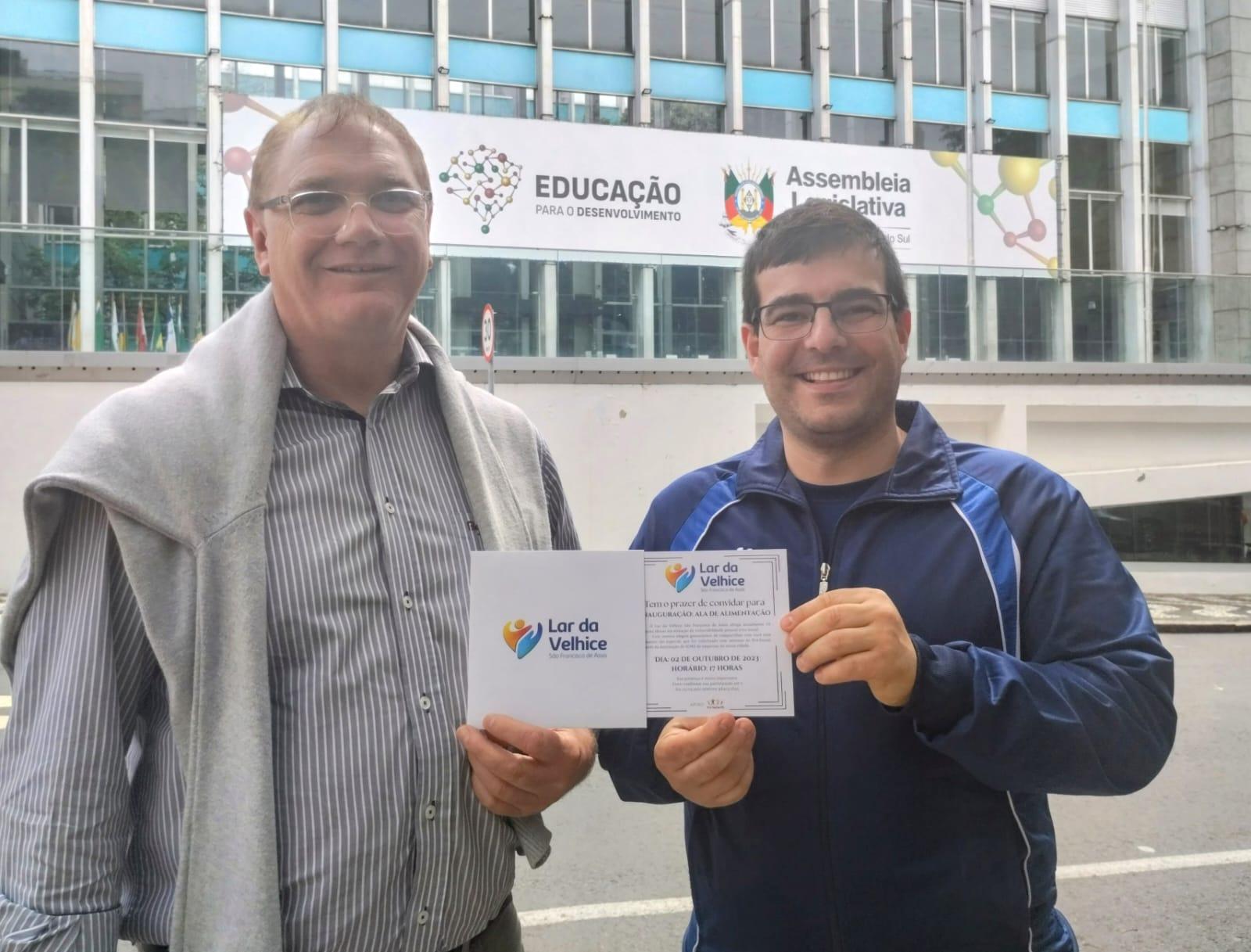 Rafael Bueno e coordenador do Lar da Velhice reforçam convite para inauguração da nova ala de alimentação