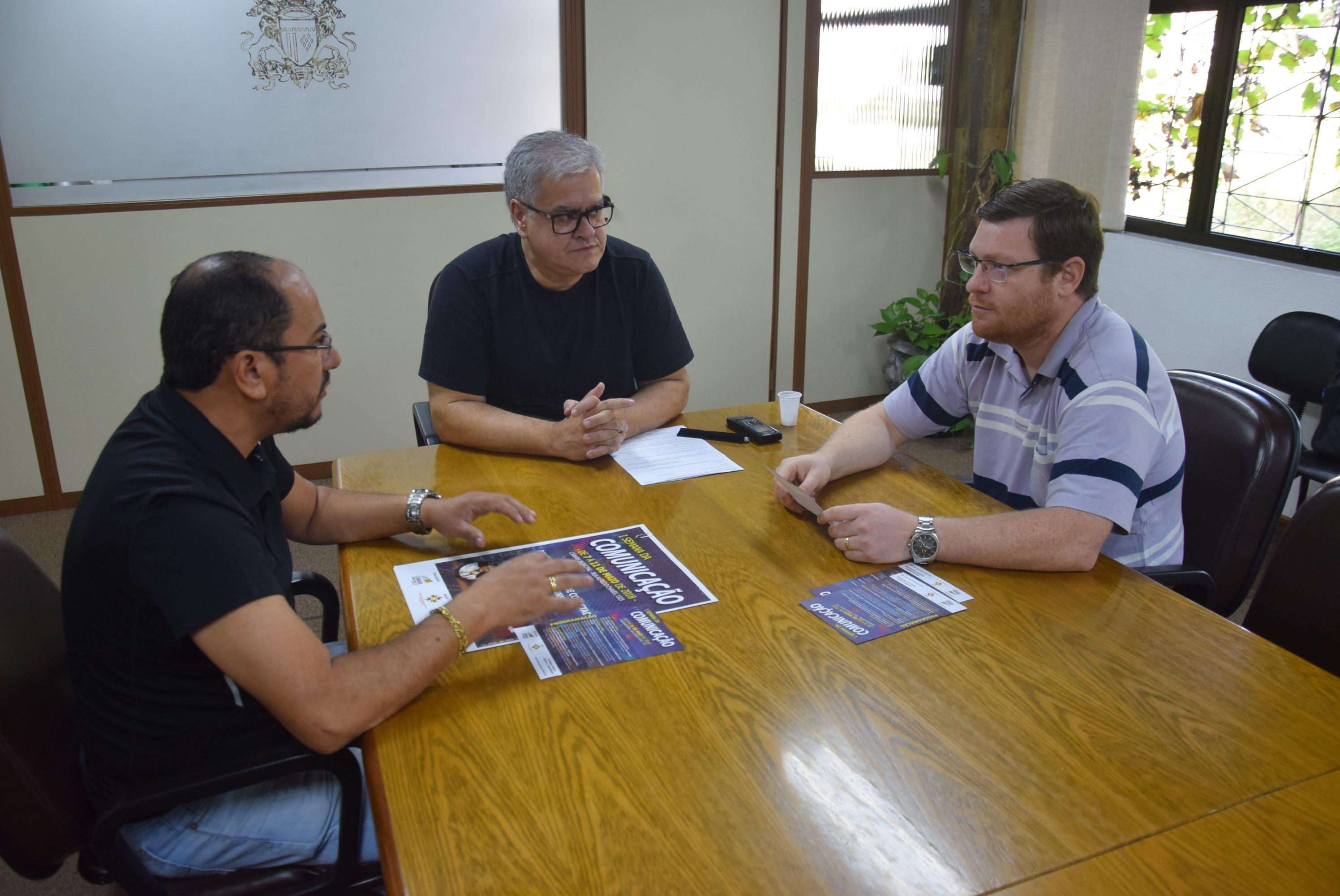 Presidente do Legislativo reforça parceria com a UAB para a Semana da Comunicação