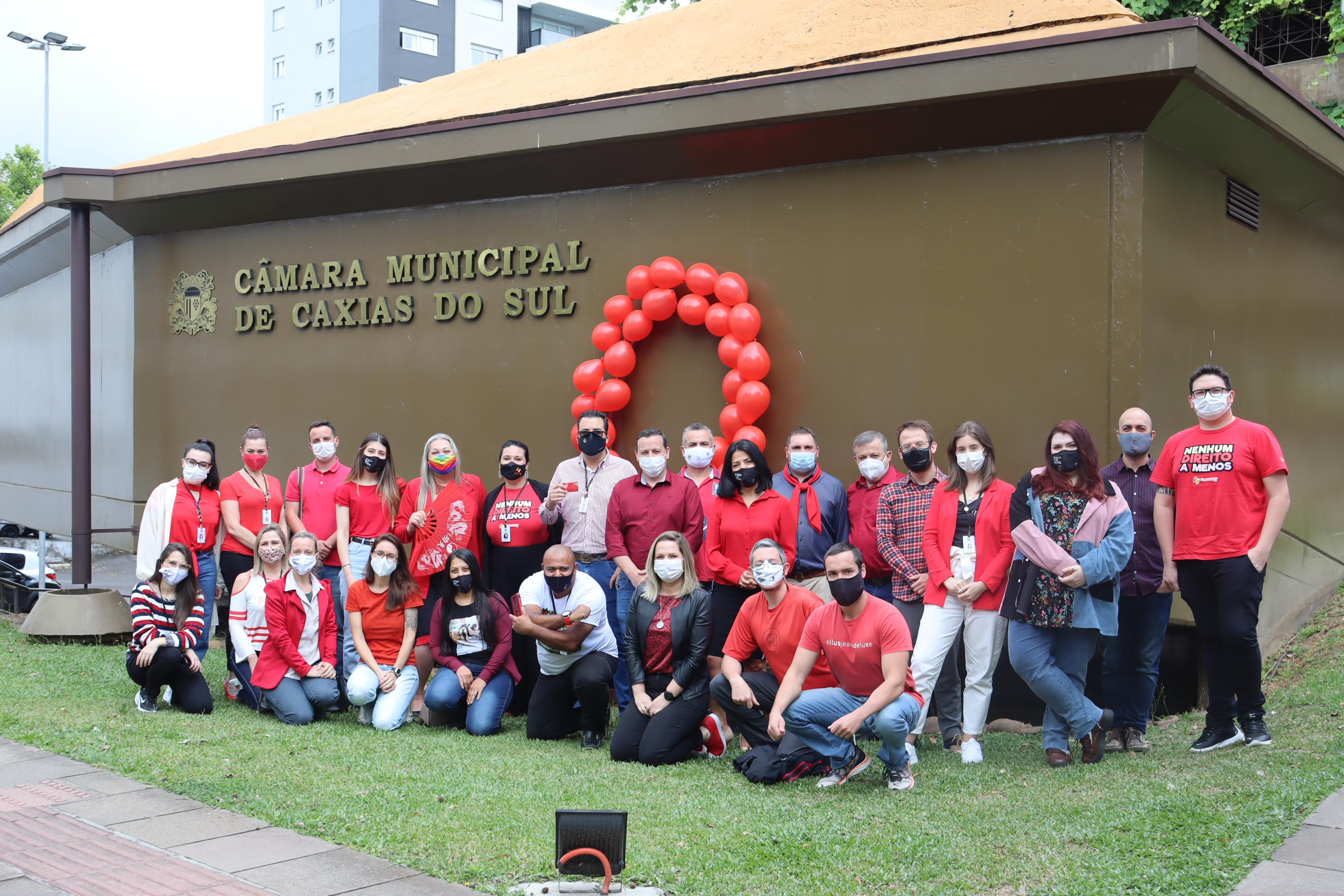 Vereadores e equipe funcional se mobilizam pela prevenção e combate à Aids