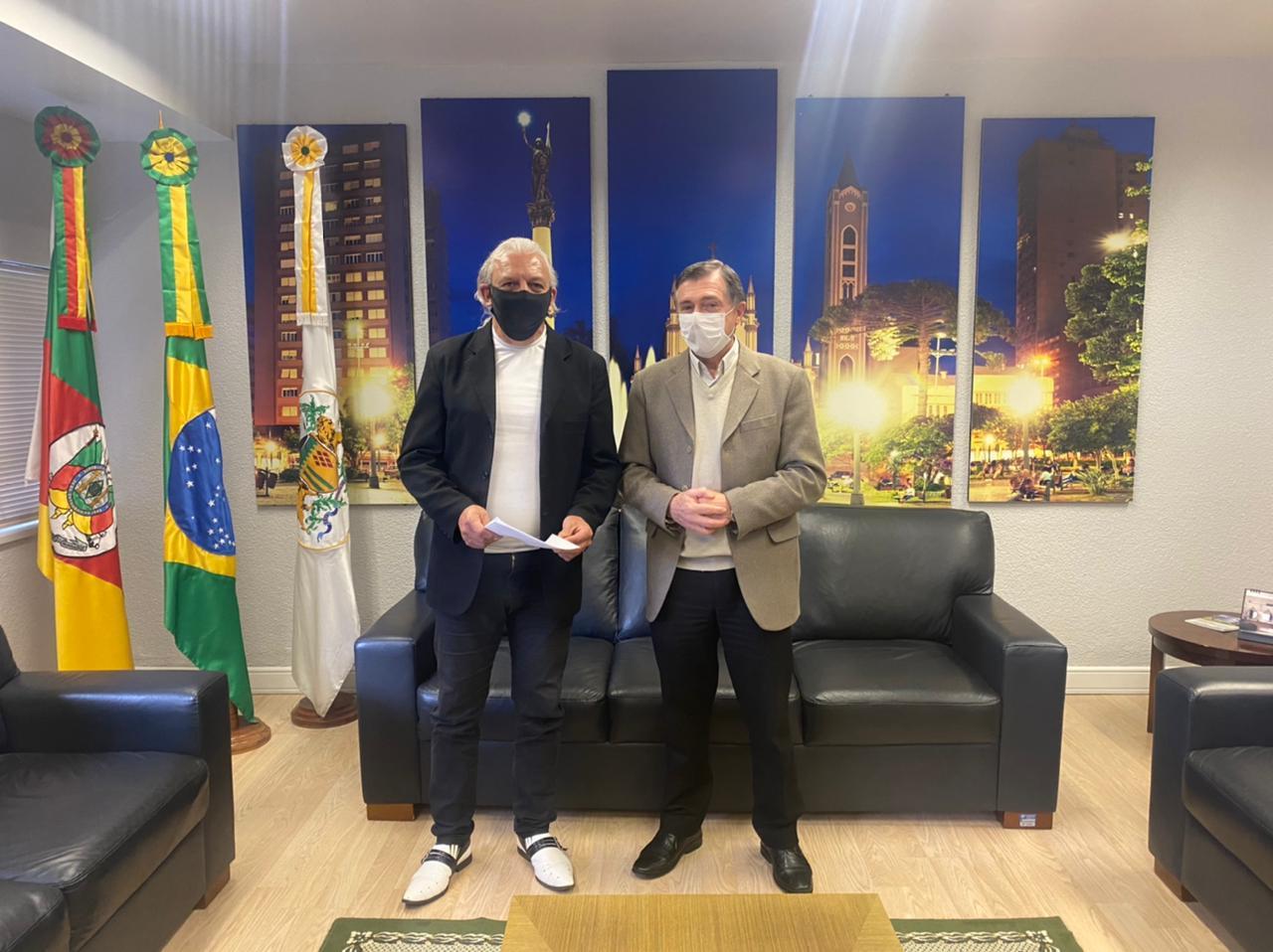 Vereador Clovis Xuxa participa de reunião com prefeito 