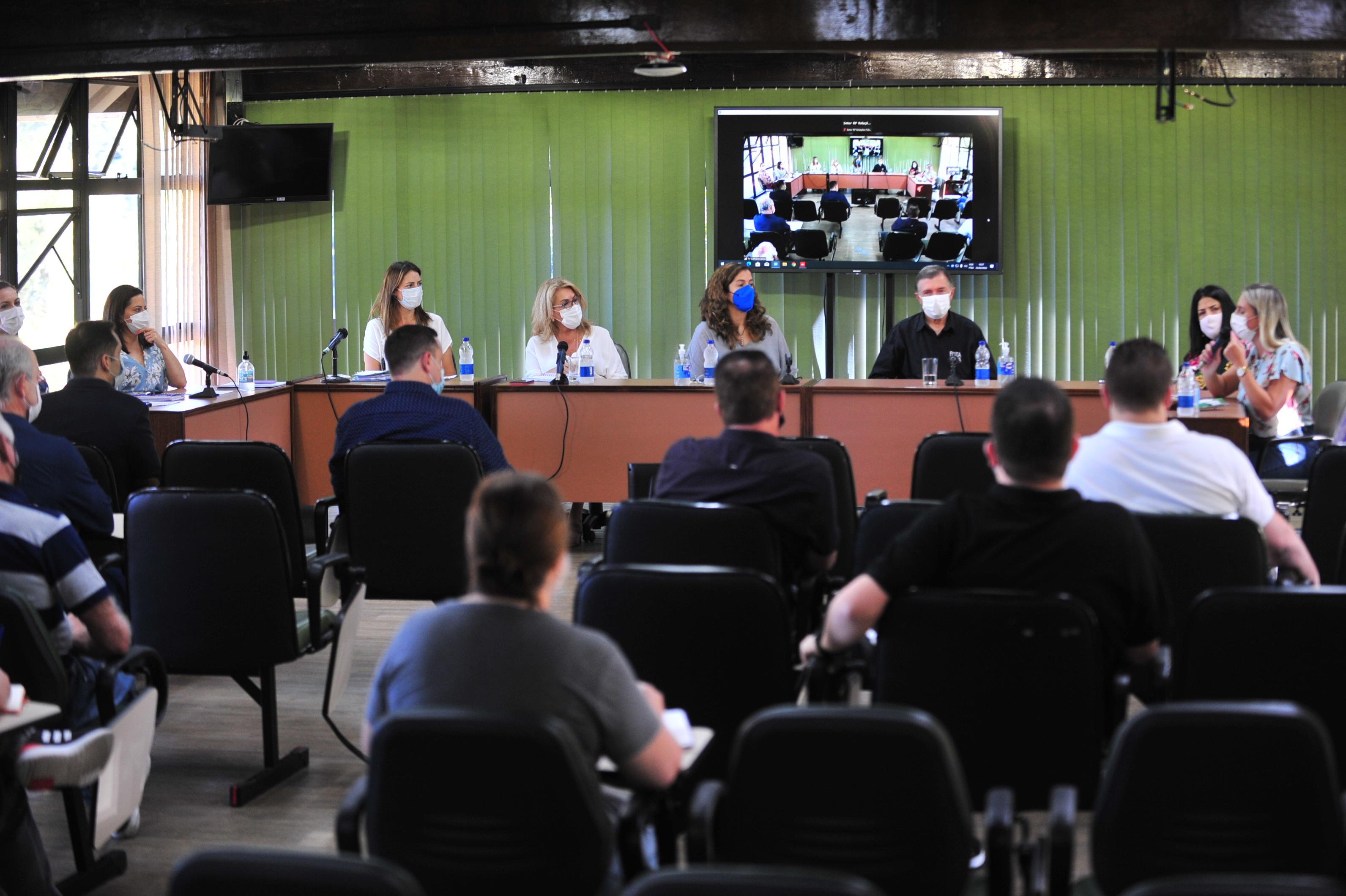 Executivo caxiense apresenta projetos na Câmara