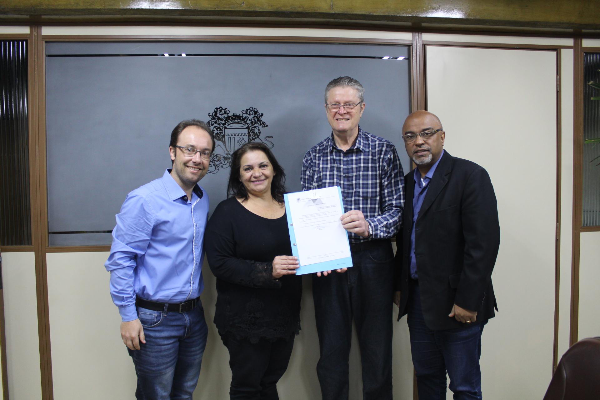 Presidente Flávio Cassina promulga três leis na manhã de hoje