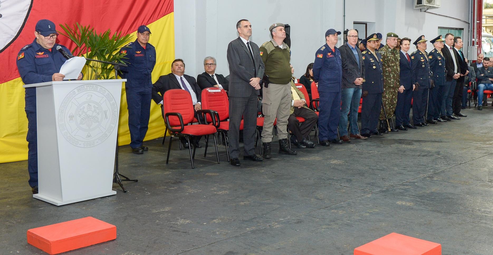 Presidente Meneguzzi prestigia passagem de comando do 5º Batalhão de Bombeiros