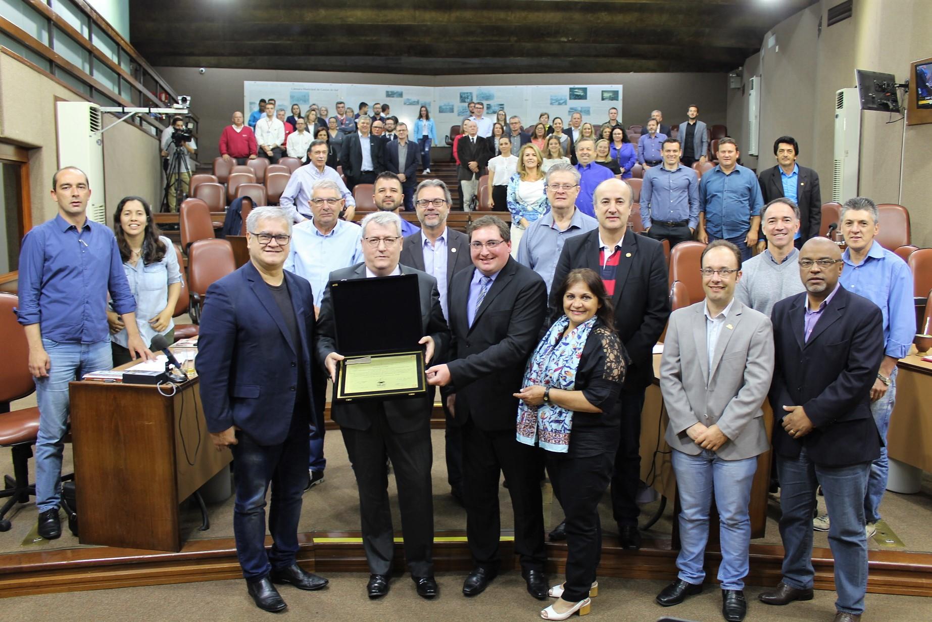 Câmara Municipal reverencia as três décadas do Fátima Saúde