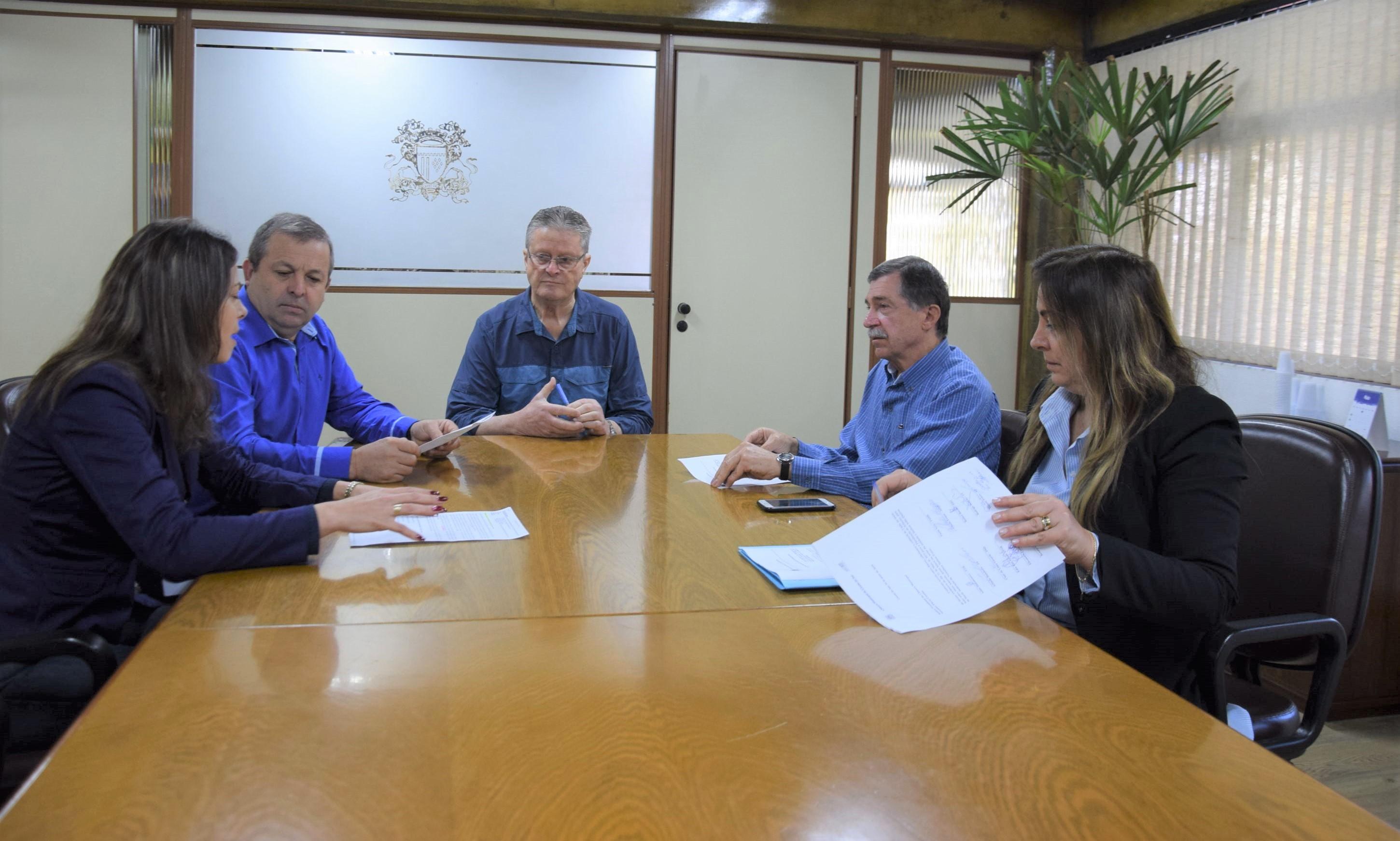 Presidente da Câmara promulga projeto que facilita liberação de alvarás de licença