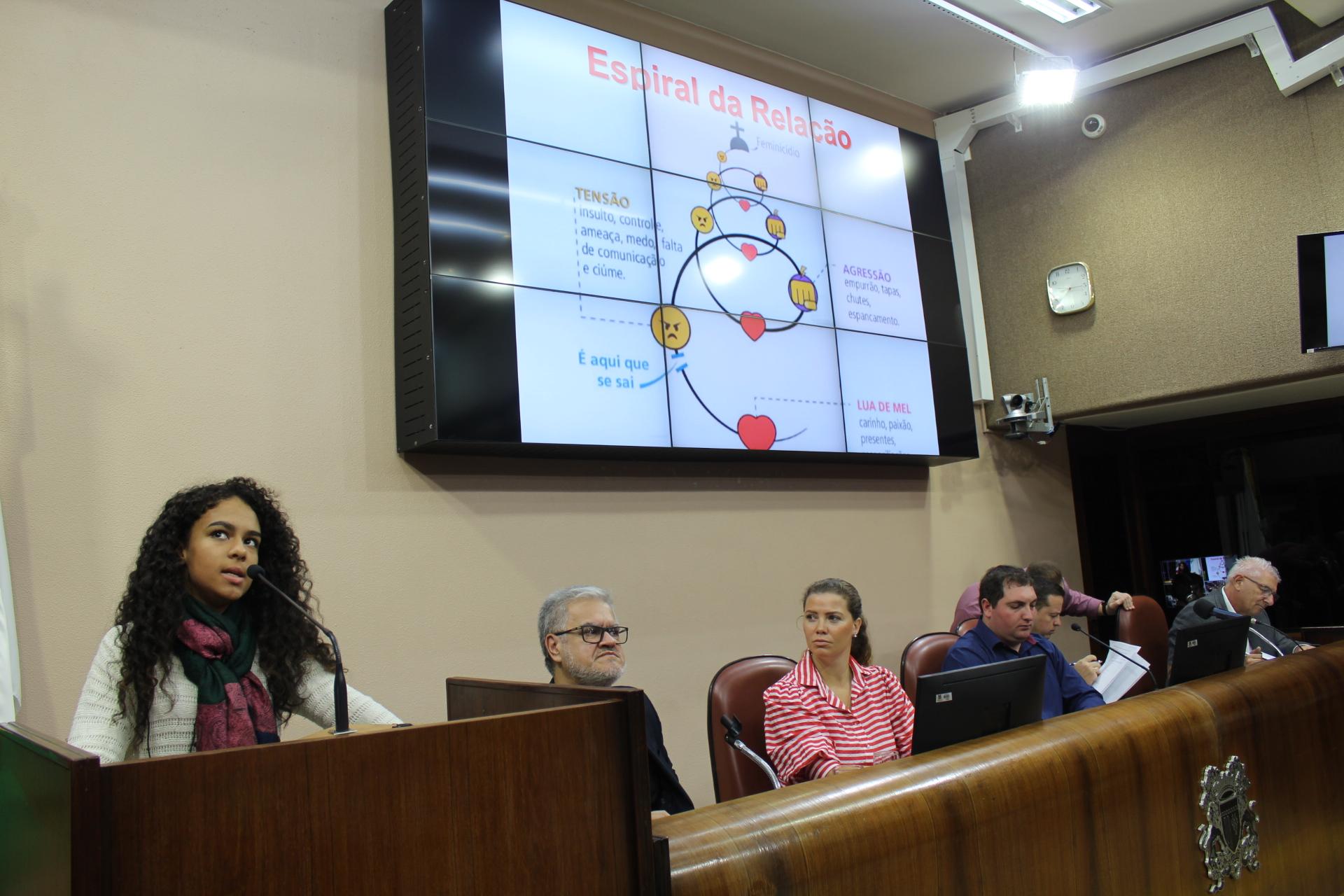 Leia mais sobre Projeto que combate relacionamentos abusivos é apresentado na tribuna da Câmara