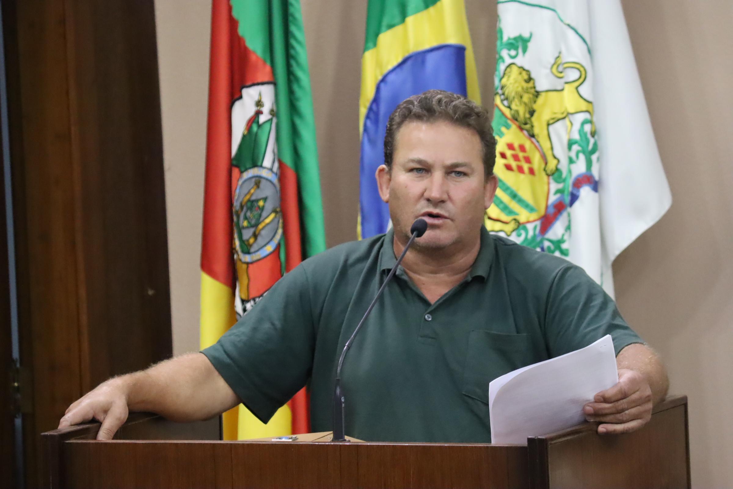 Edi Carlos condena trabalho análogo à escravidão em vinícolas e destaca ações do município