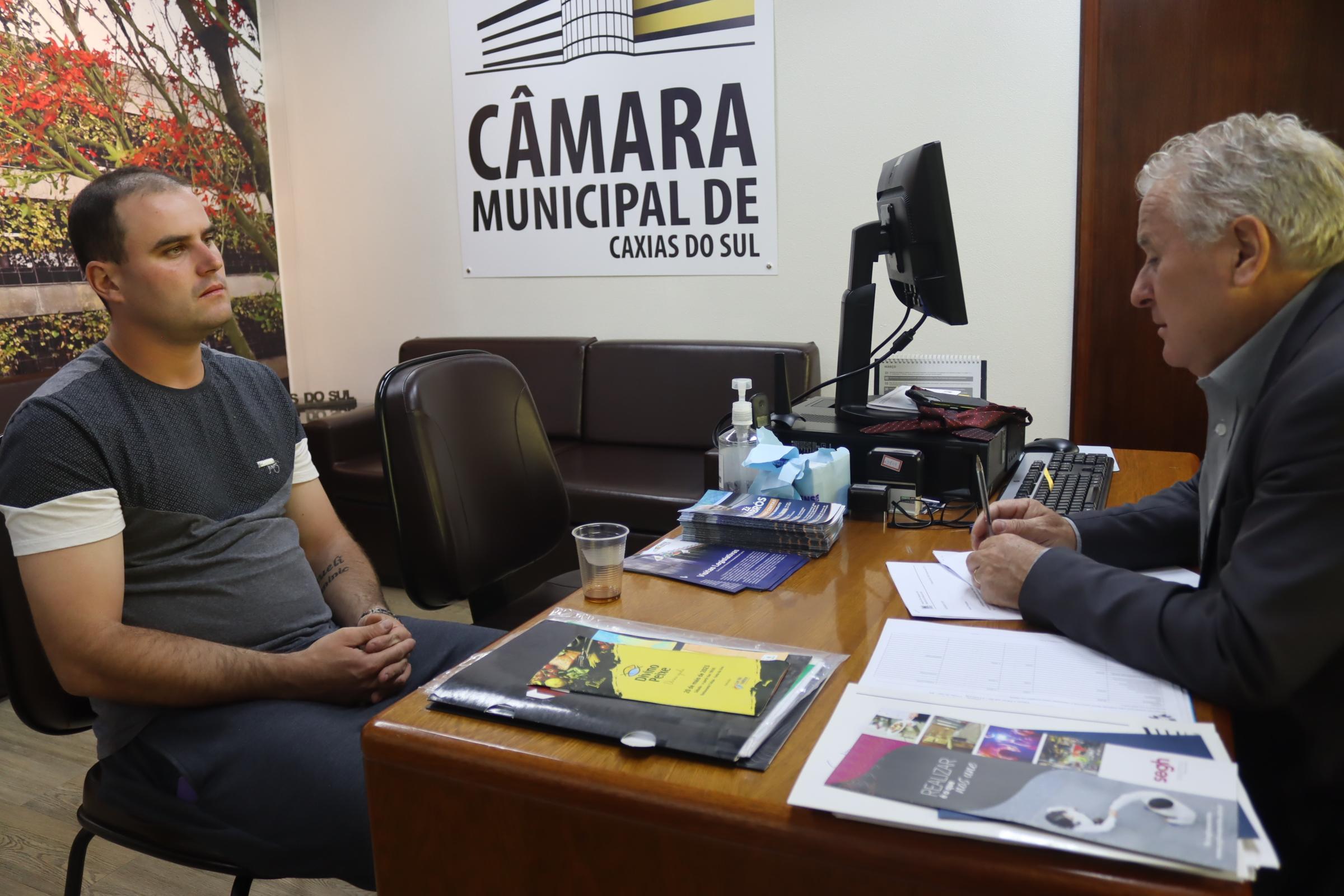 Zé Dambrós recebe o presidente do Clube Minuano de Fazenda Souza 
