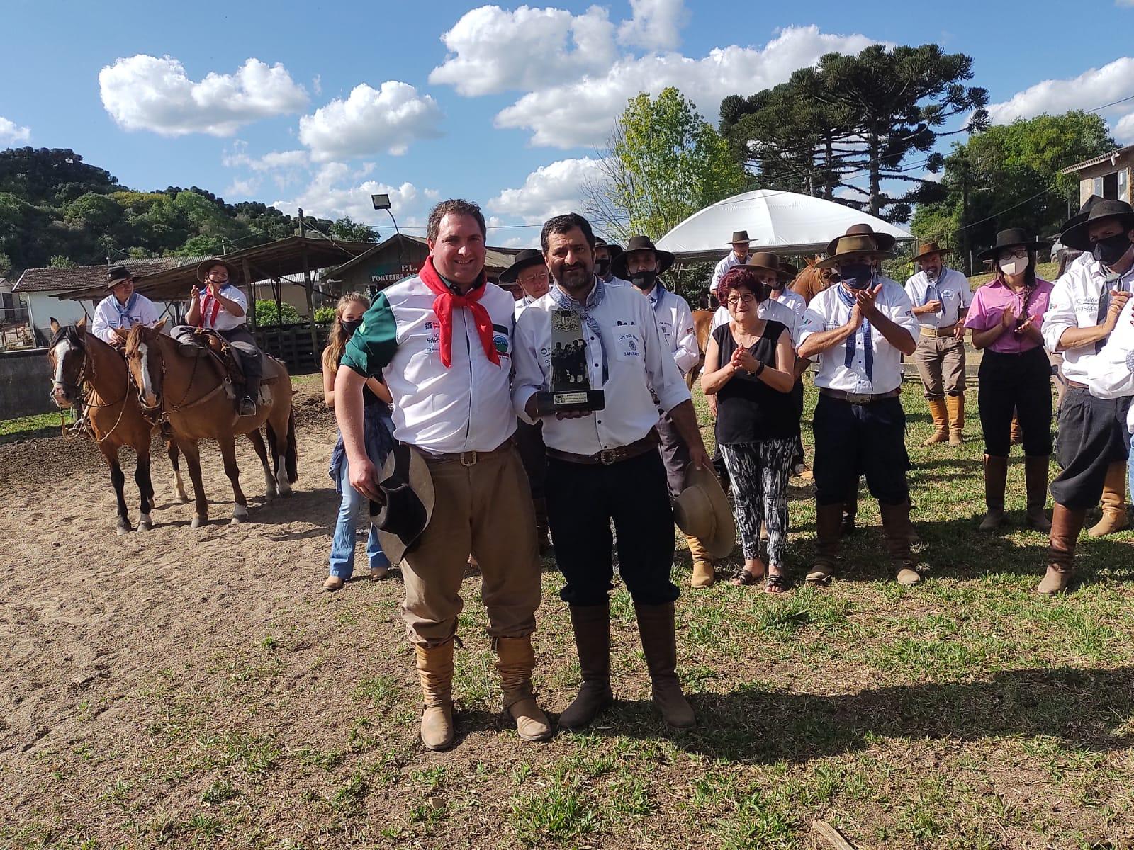 Prêmio Caxias é entregue ao CTG Dom Manuel Sanmartin 