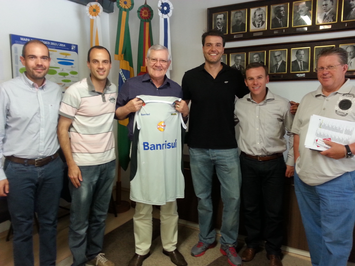 Vereador Guila Sebben incentiva o time Caxias do Sul Basquete