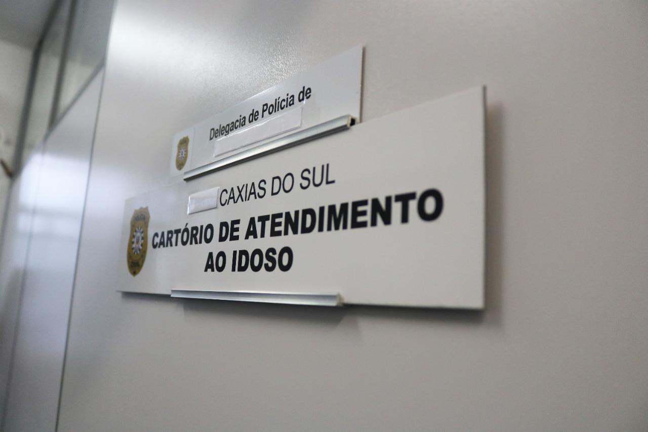 Comissão do Legislativo caxiense visita Cartório do Idoso