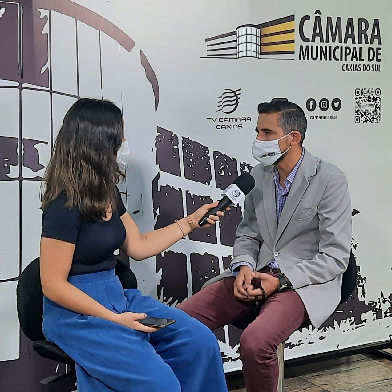Juliano Valim concede entrevista à TV Câmara 