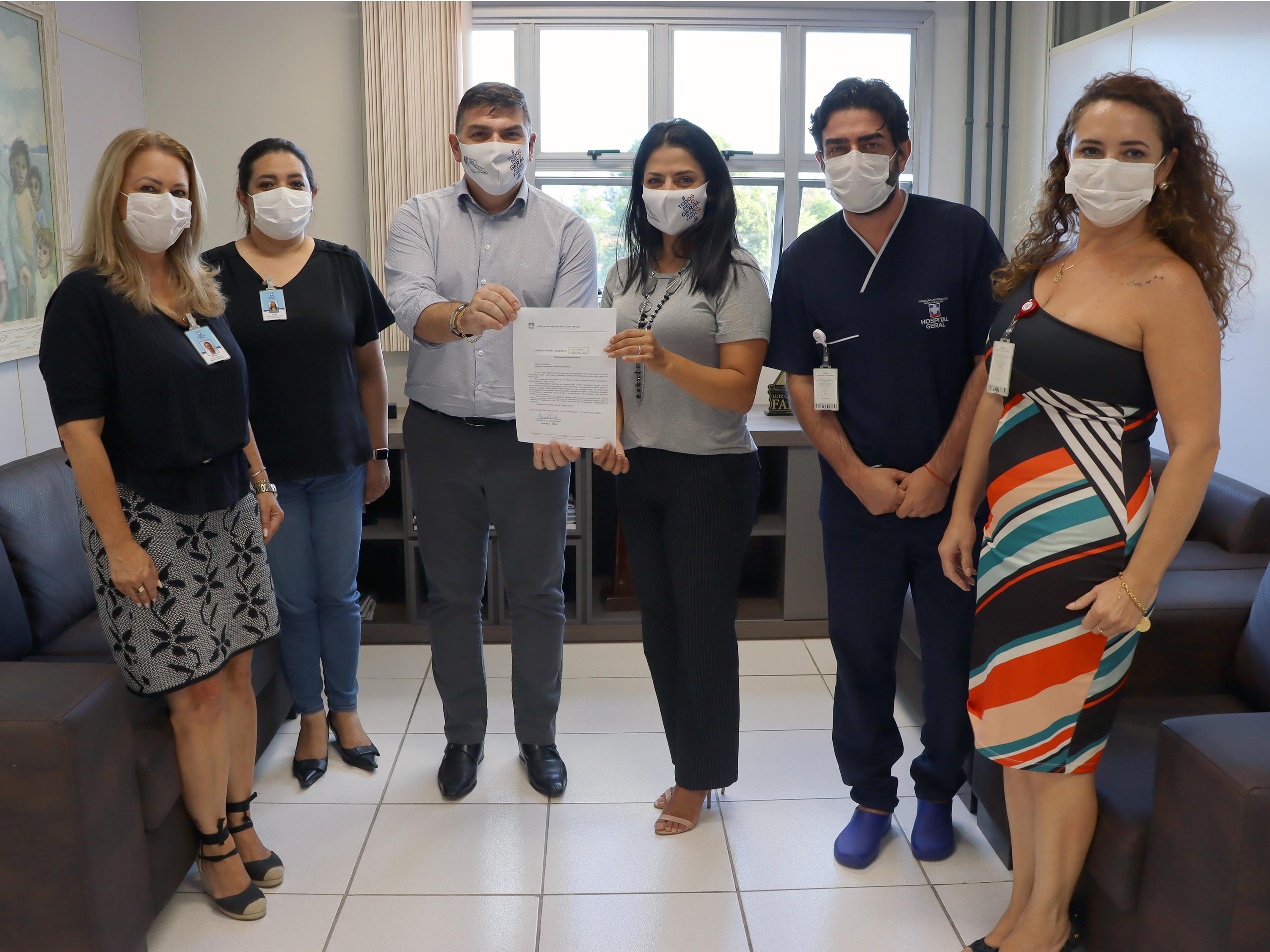 Marisol Santos entrega voto de congratulações para hospitais da cidade