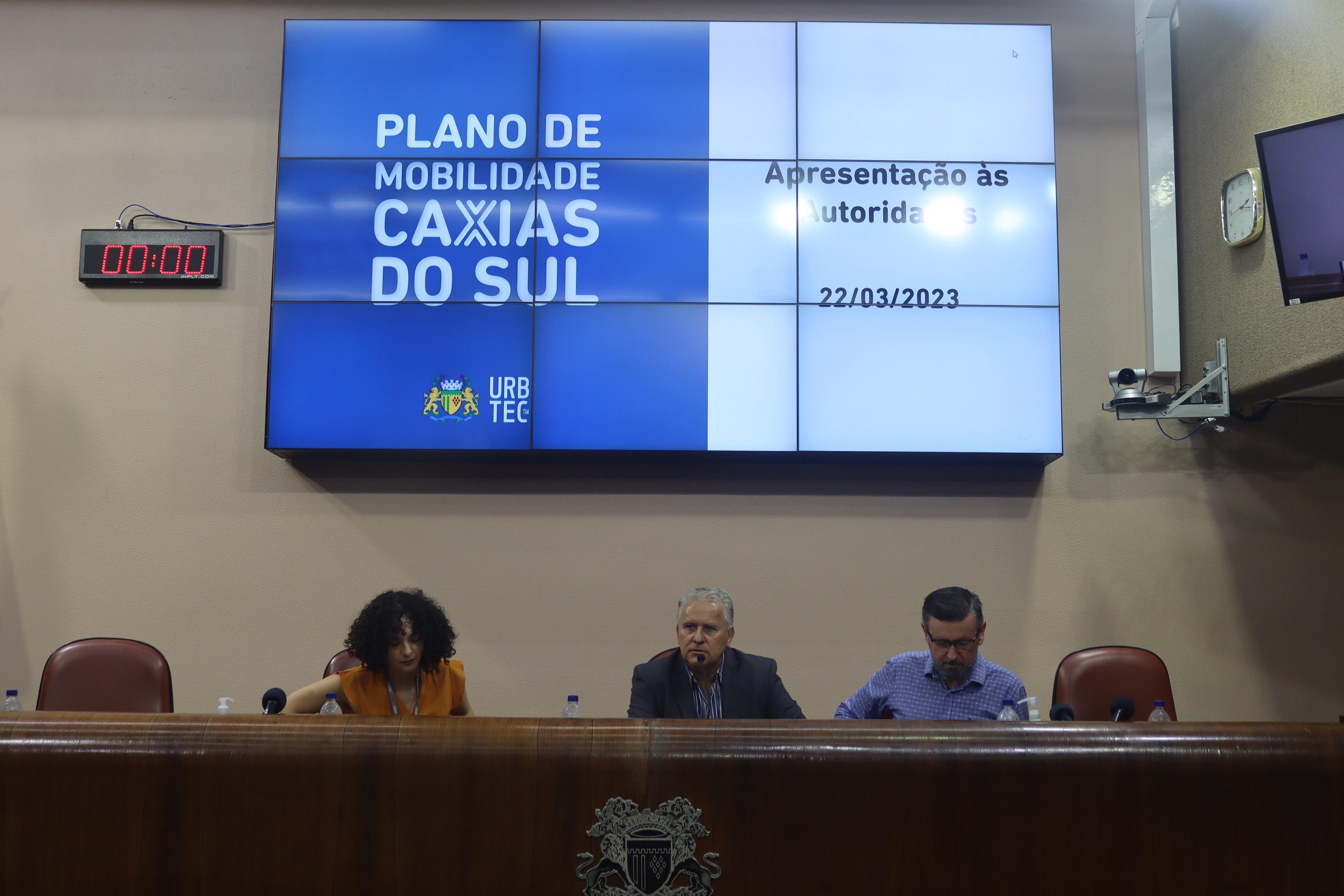 Presidente da Câmara Municipal prestigia a apresentação preliminar do Planmob