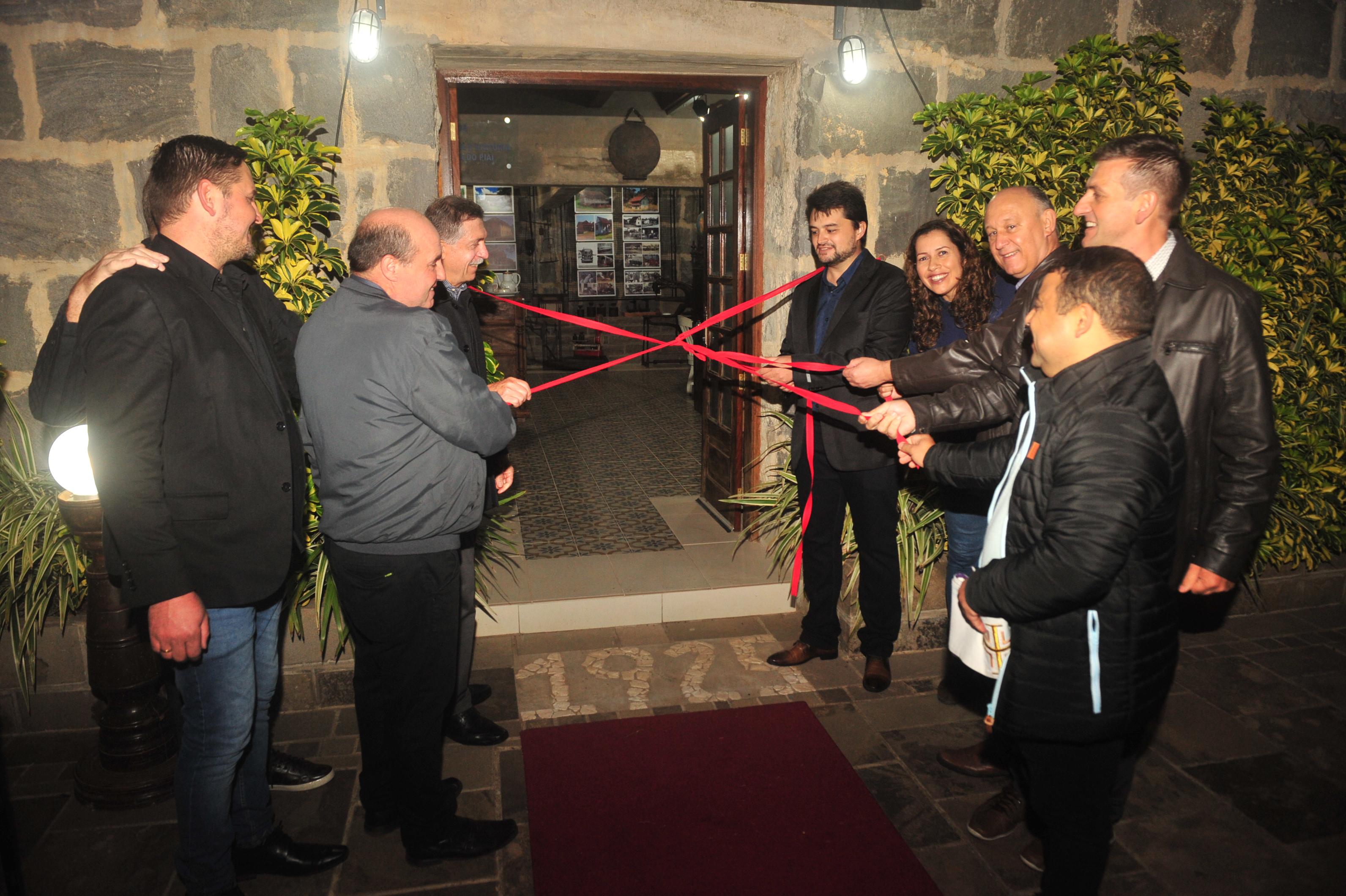 Vereadores participam da inauguração do Museu do Centro de Memória e História de Santa Lúcia do Piaí