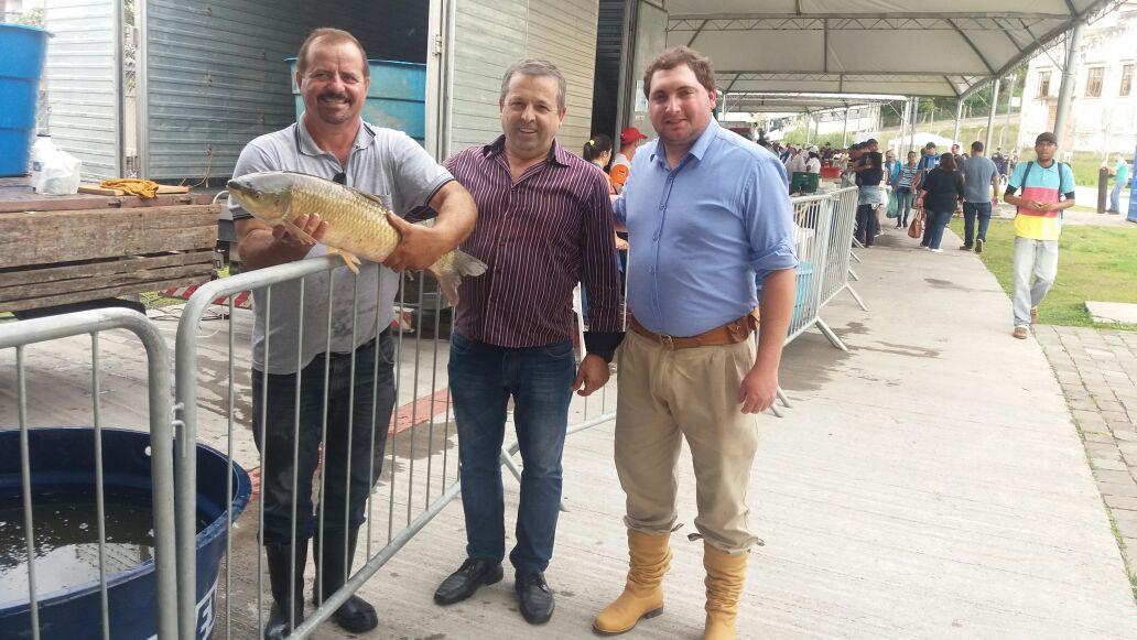 Leia mais sobre Vereadores da Comissão de Agricultura visitam Feira do Peixe Vivo