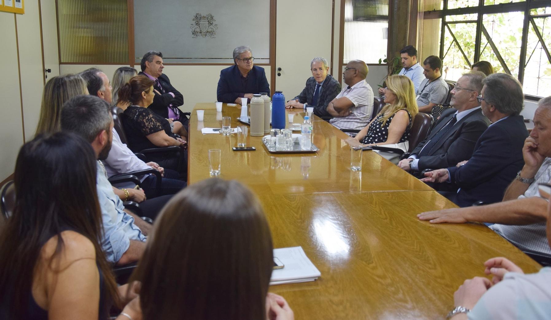 Leia mais sobre Presidência da CIC visita Legislativo caxiense e debate cenário político e econômico