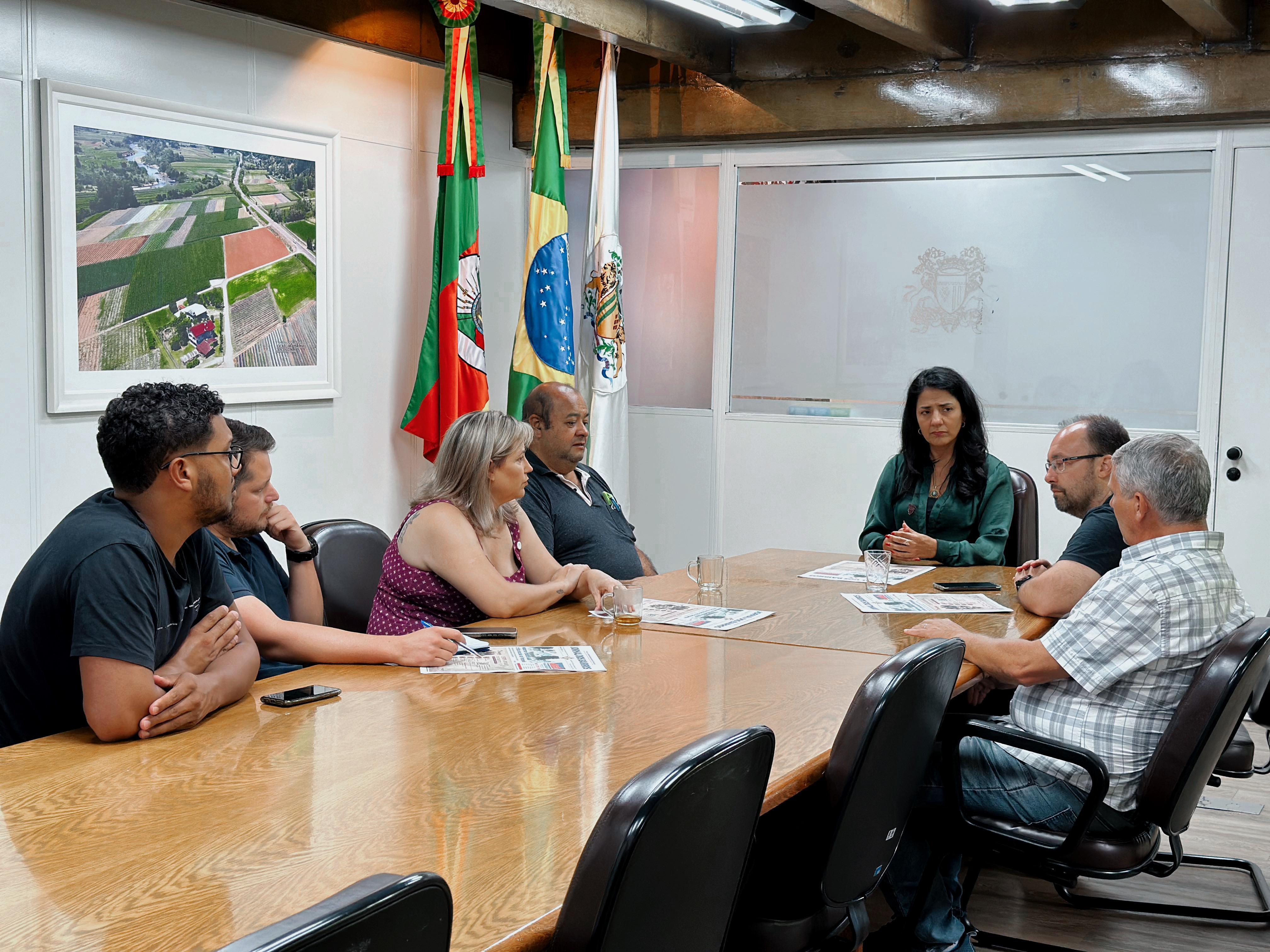 Presidente Marisol Santos recebe diretoria da UAB