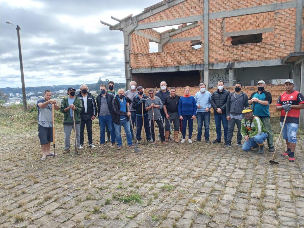 Clóvis de Oliveira participa de multirão de limpeza 