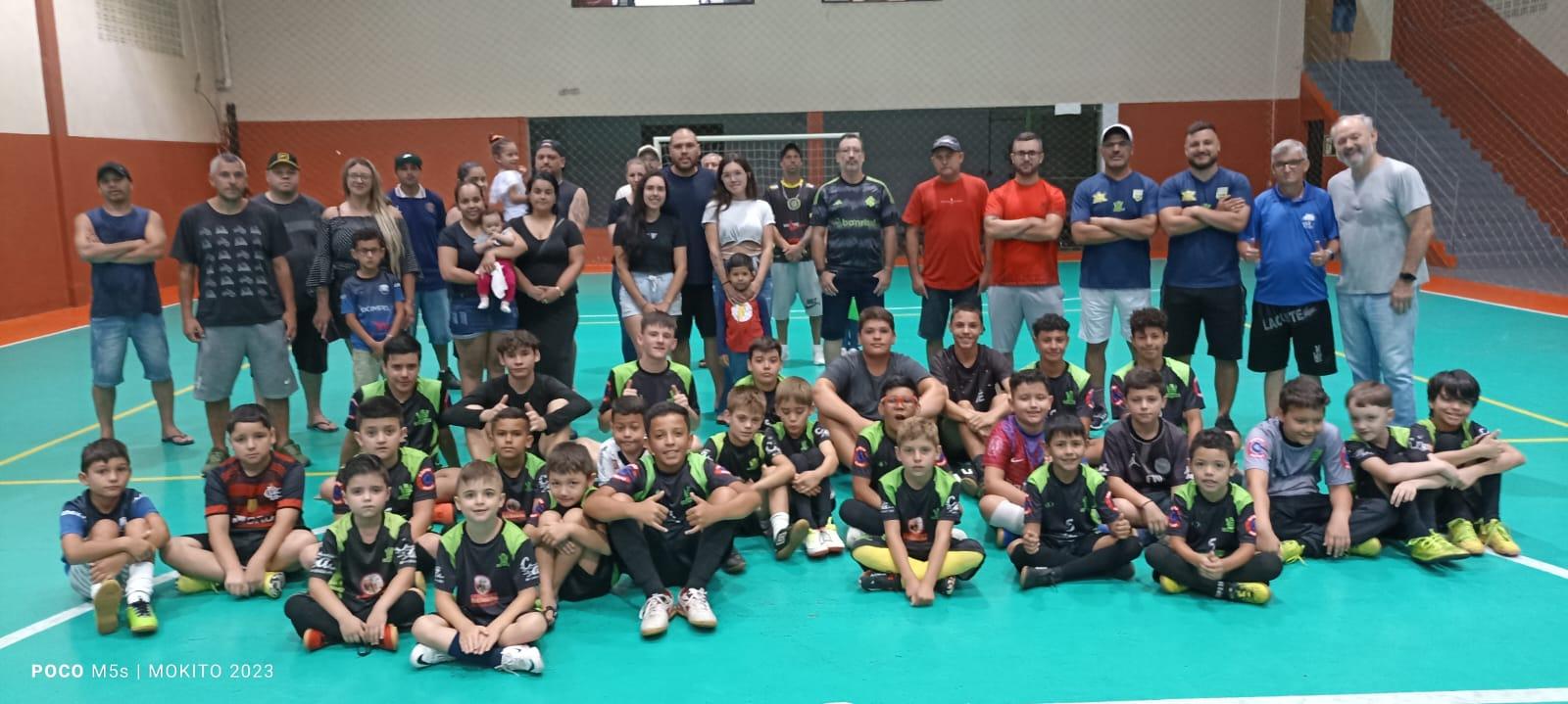 Cadore prestigia abertura da temporada 2024 da escolinha de futsal Castelinho