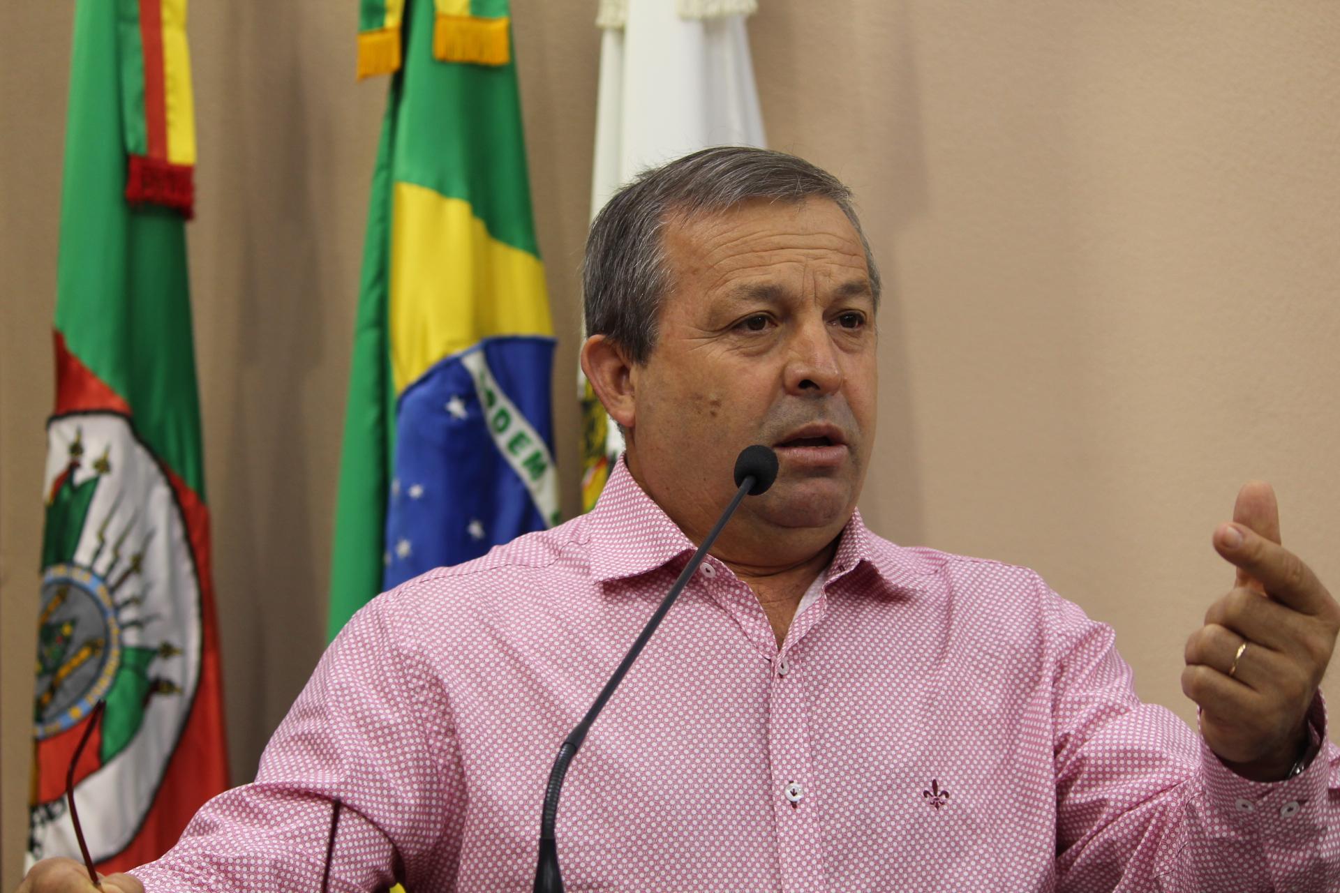 Velocino Uez apresenta benefícios do projeto Adote uma Rua 