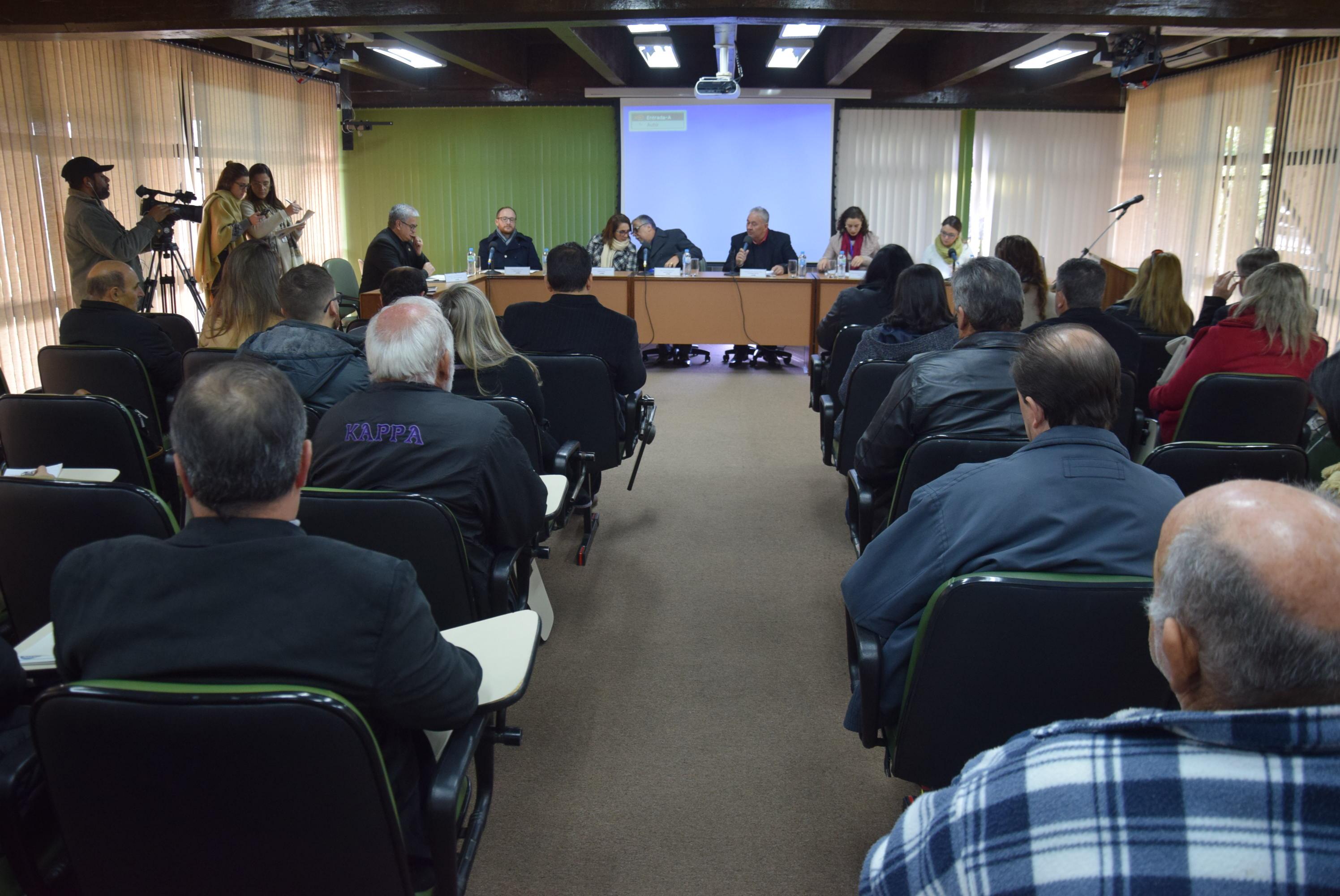 Audiência pública na Câmara delibera por nova reunião sobre o SUS na região