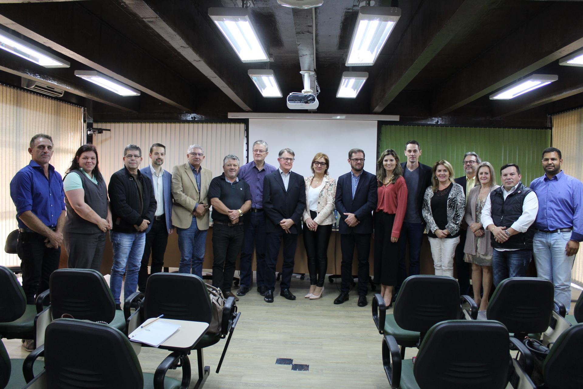 Leia mais sobre Parlamento Regional define novo representante e debate saúde