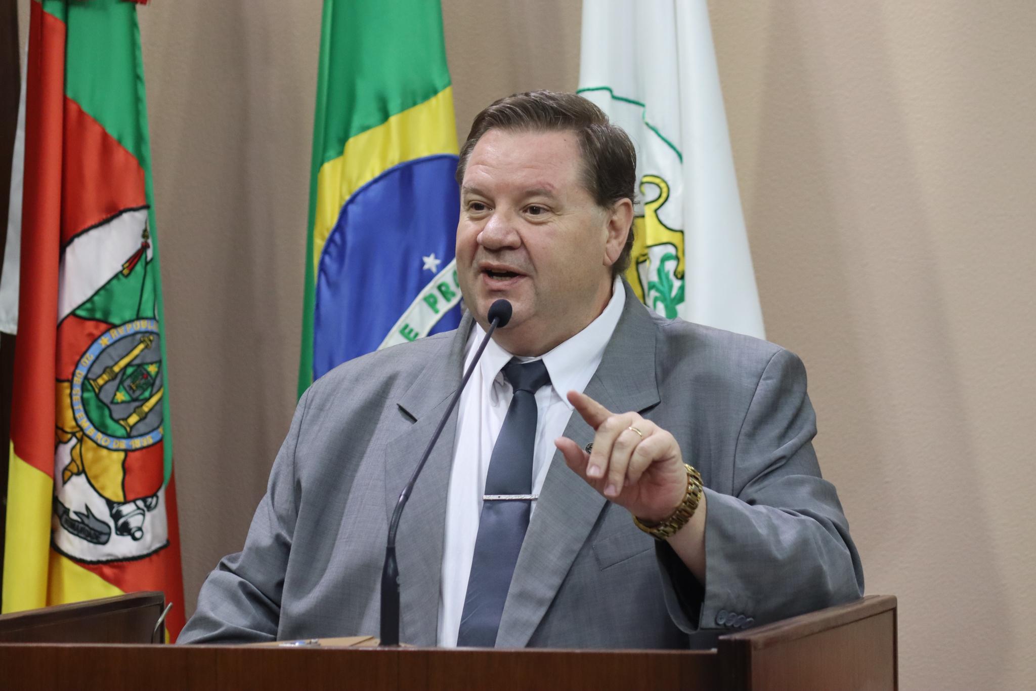 Ricardo Zanchin atenta para impactos aos municípios com as propostas de reforma tributária