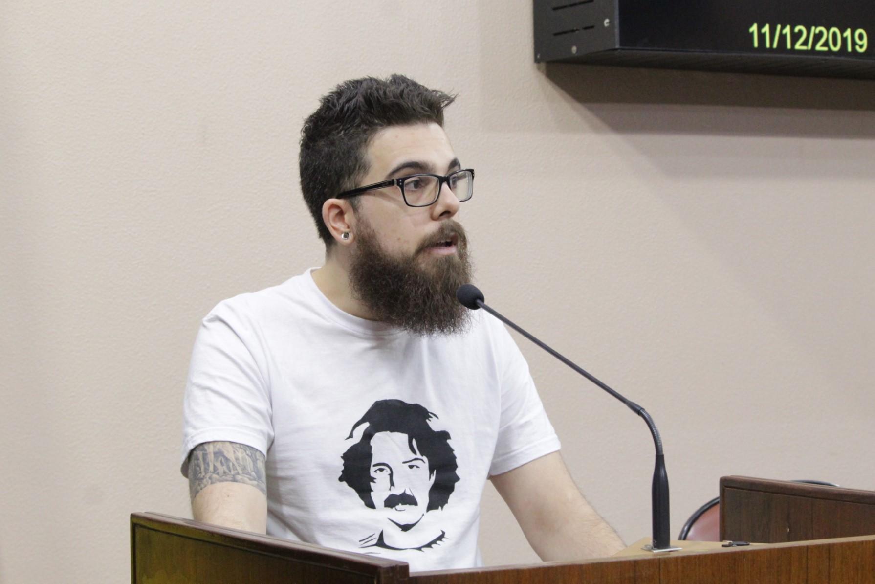 Leia mais sobre Representante do Coral Municipal se manifesta sobre o afastamento do maestro Renato Filippini