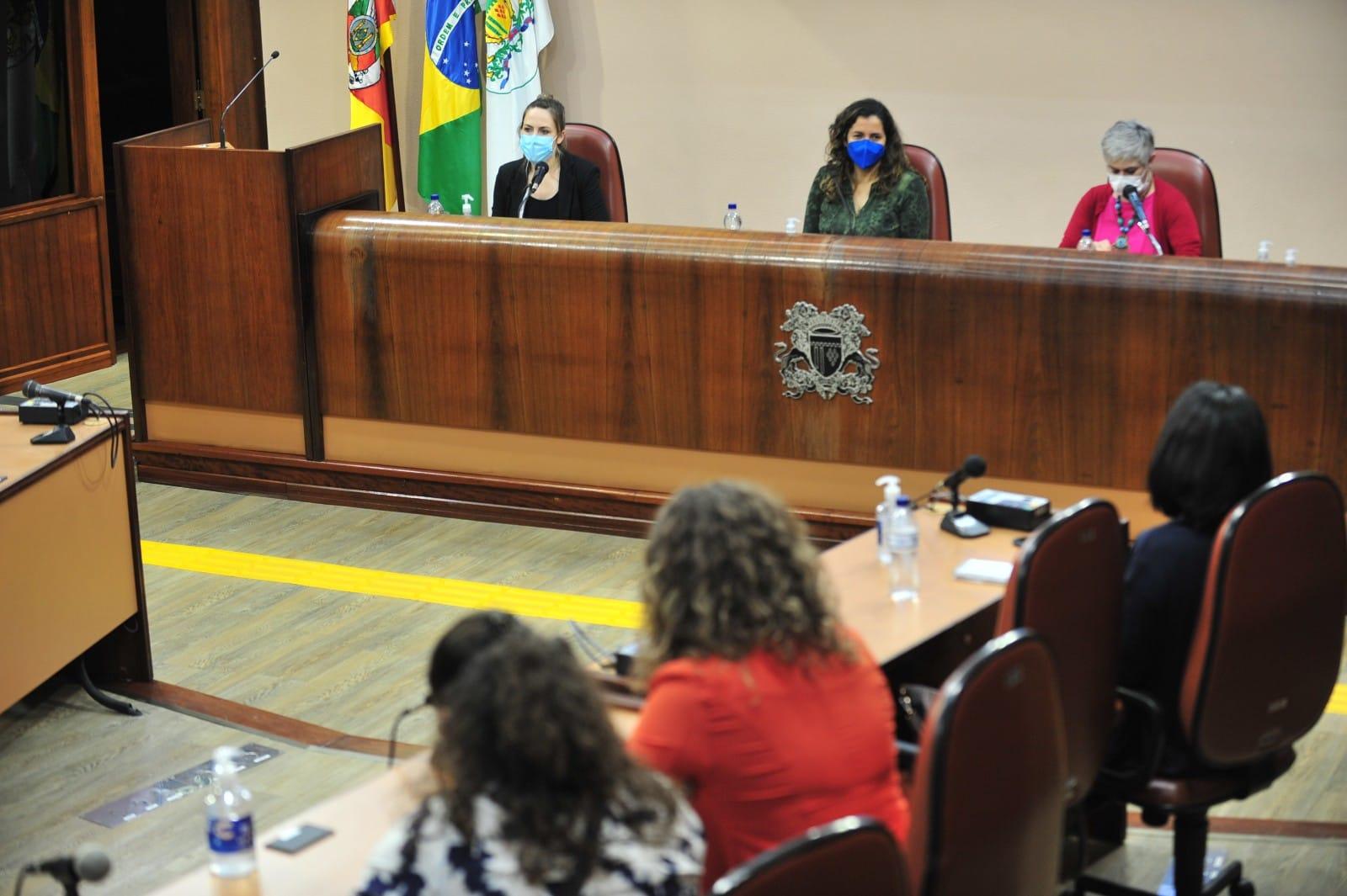 PEM discute a violência contra a mulher durante Cine Debate