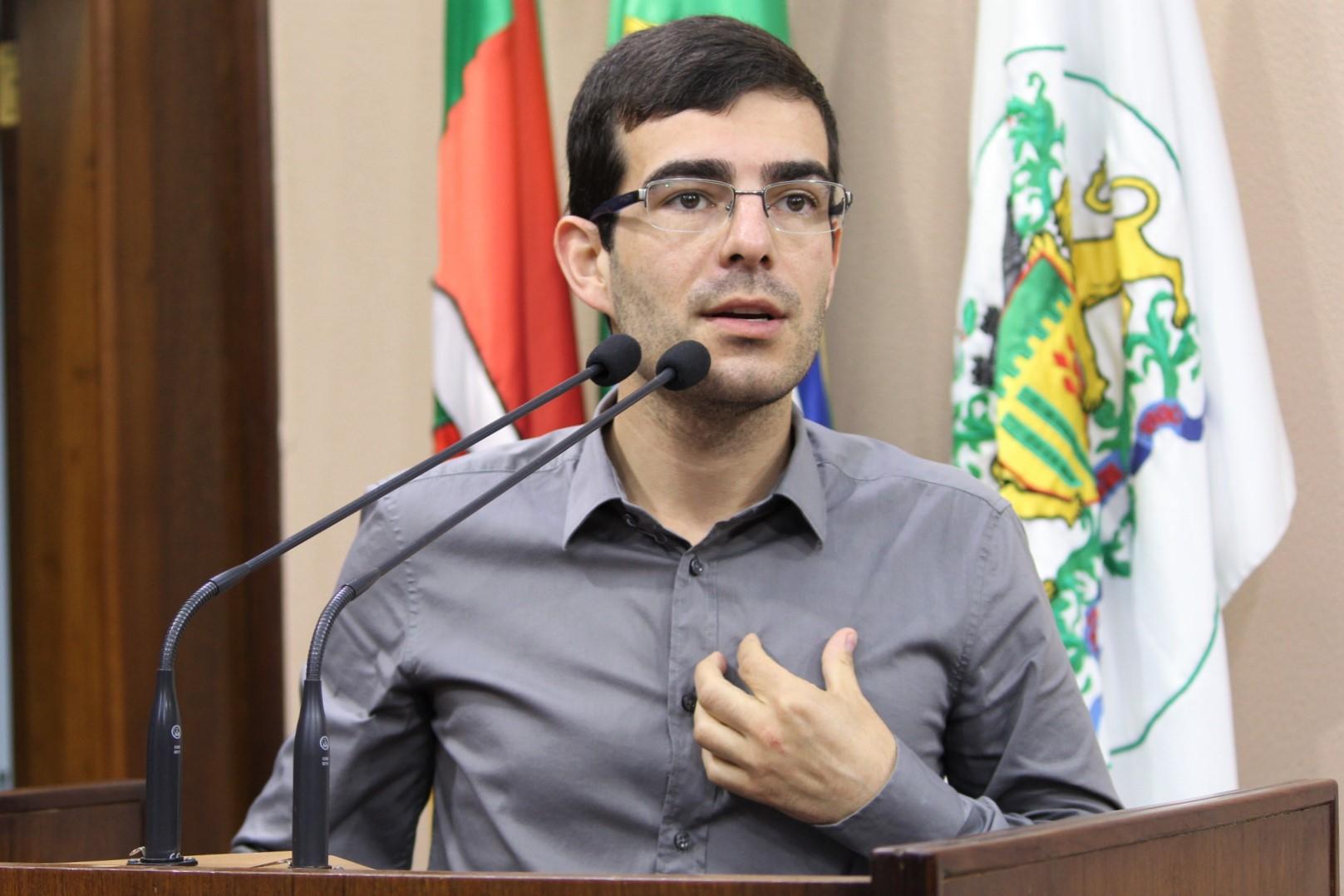 Rafael Bueno denuncia fechamento do turno integral em escola do município