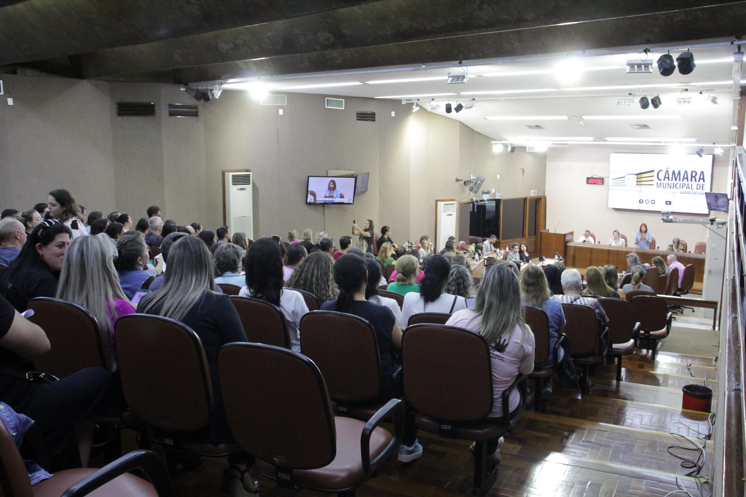 Reunião pública discute a situação dos trabalhadores da assistência social de Caxias do Sul