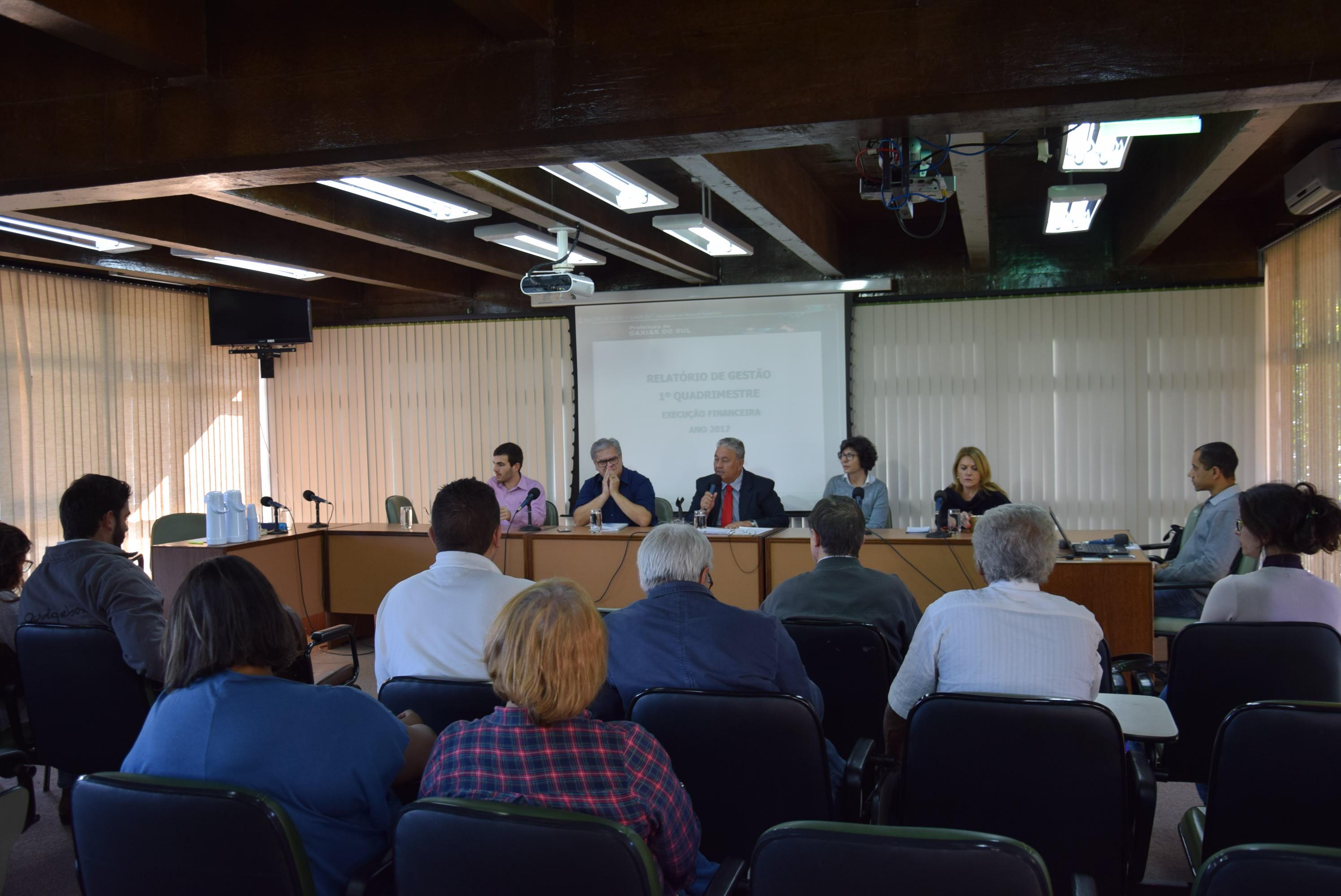 Comissão da Saúde sai insatisfeita de reunião com secretária